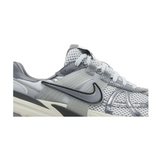 Nike V2K Run 'Pure Platinum Wolf Grey'