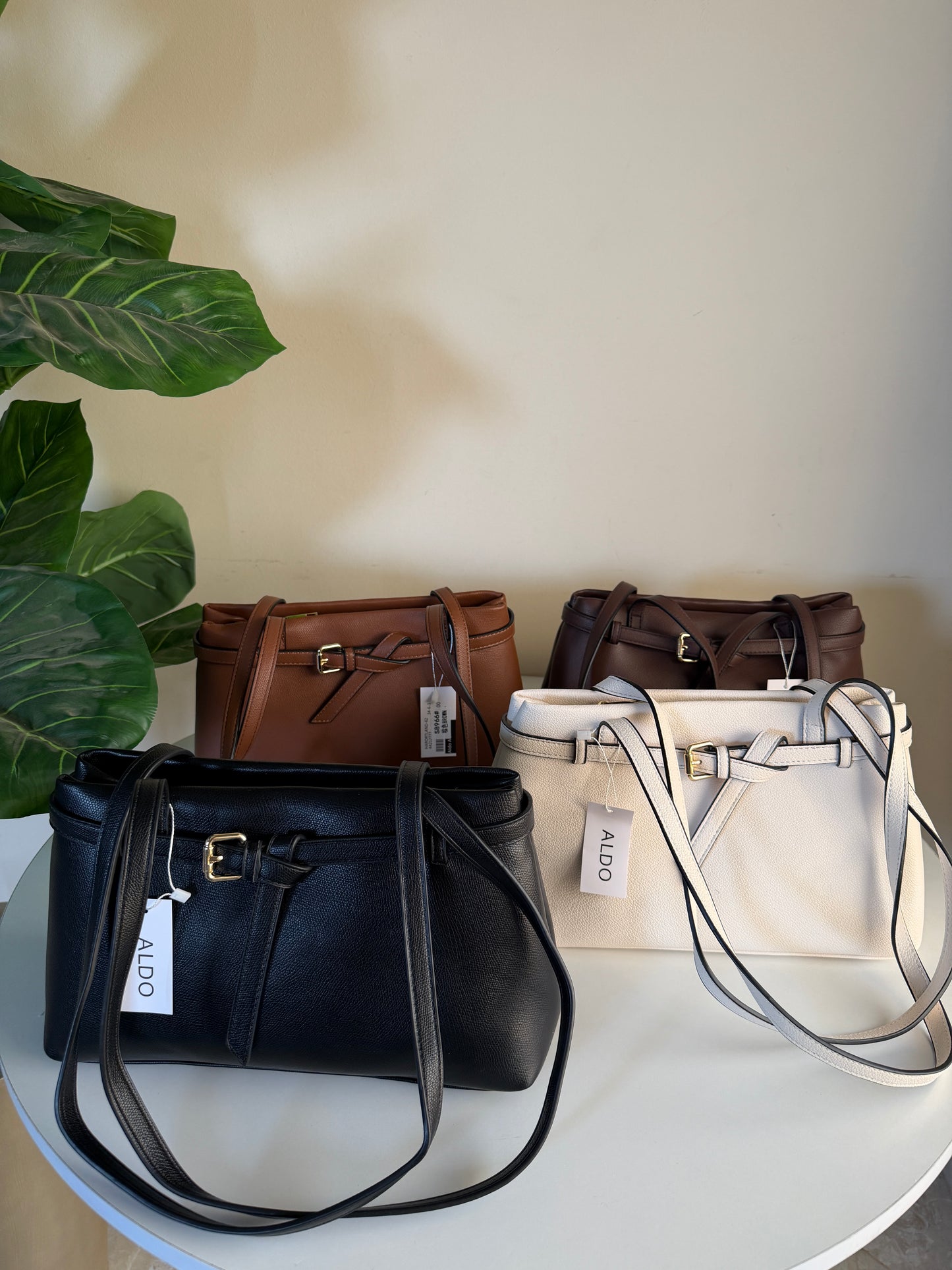 Aldo built shoulder bag