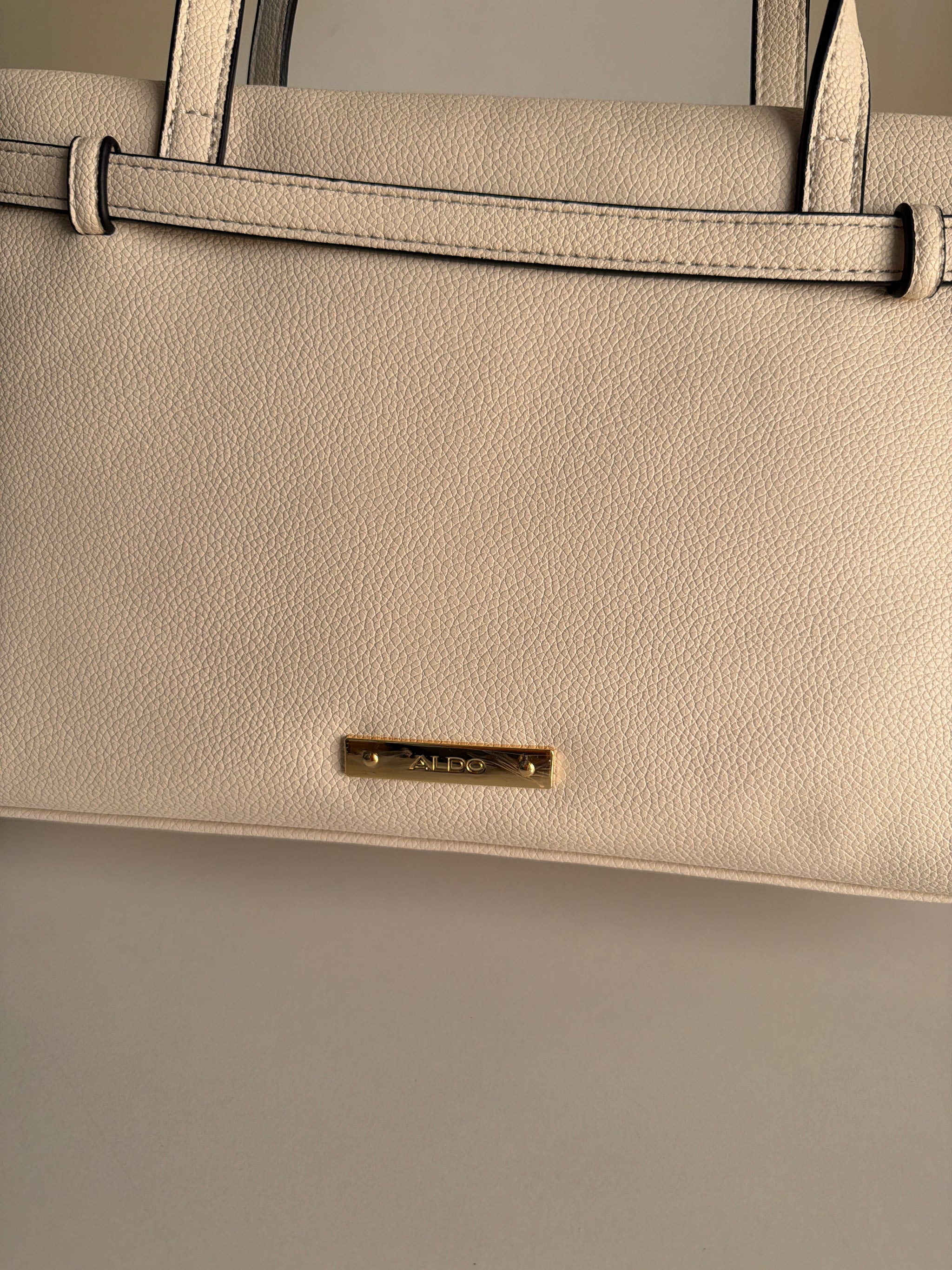 Aldo built shoulder bag