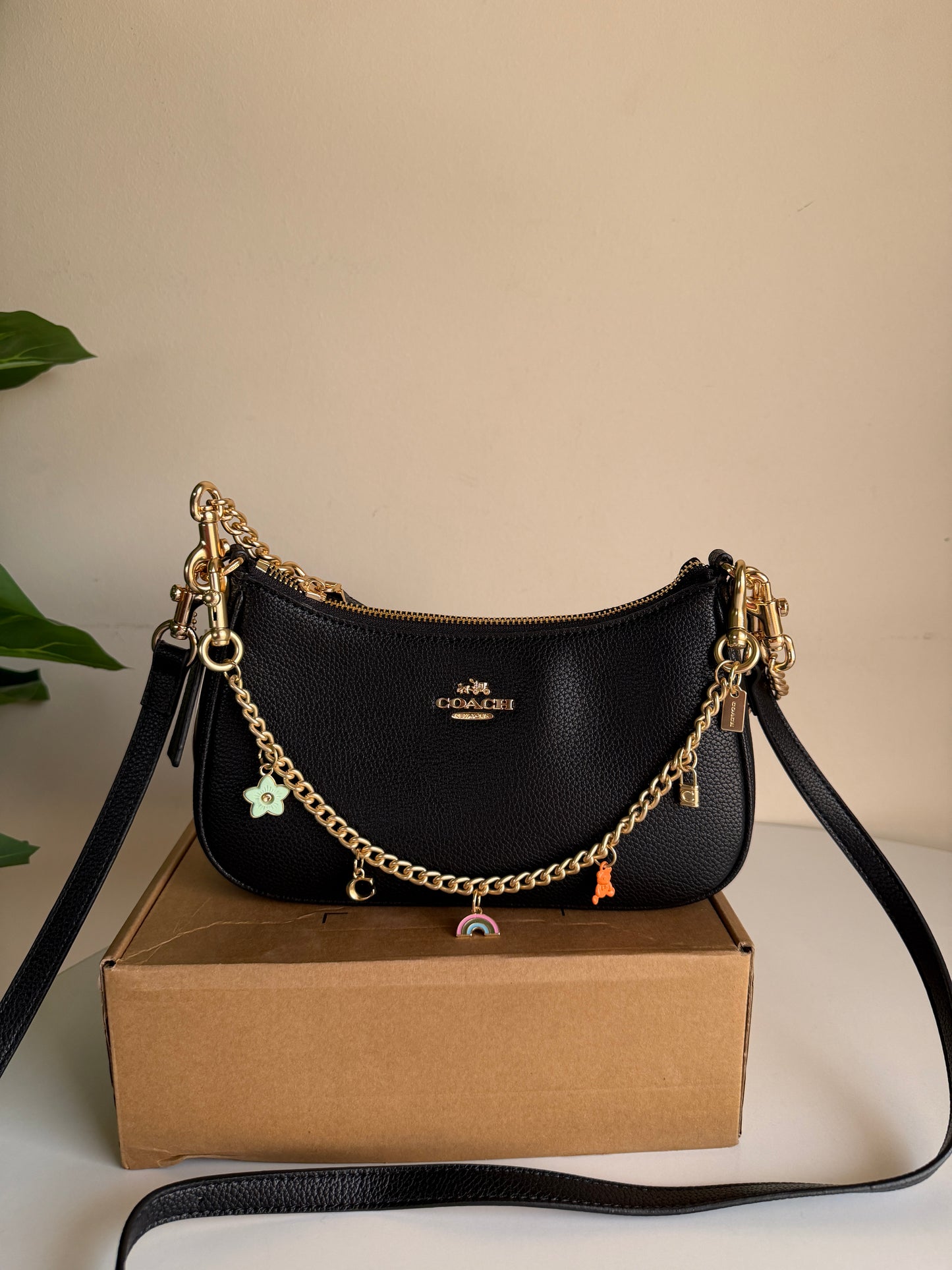 Coach teri shoulder bag with swagger chain gold
