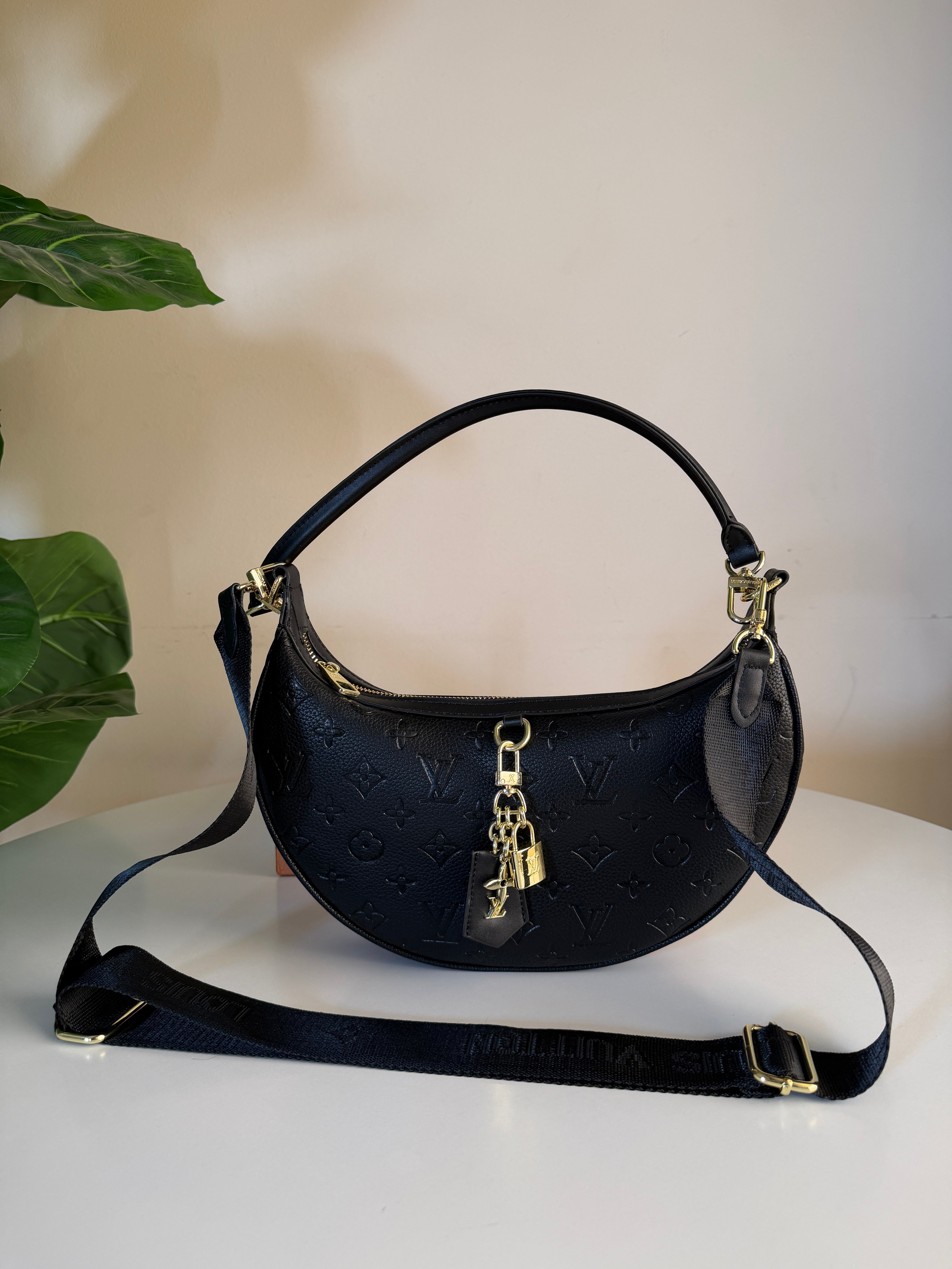 Louis Vuitton loop hobo (black)