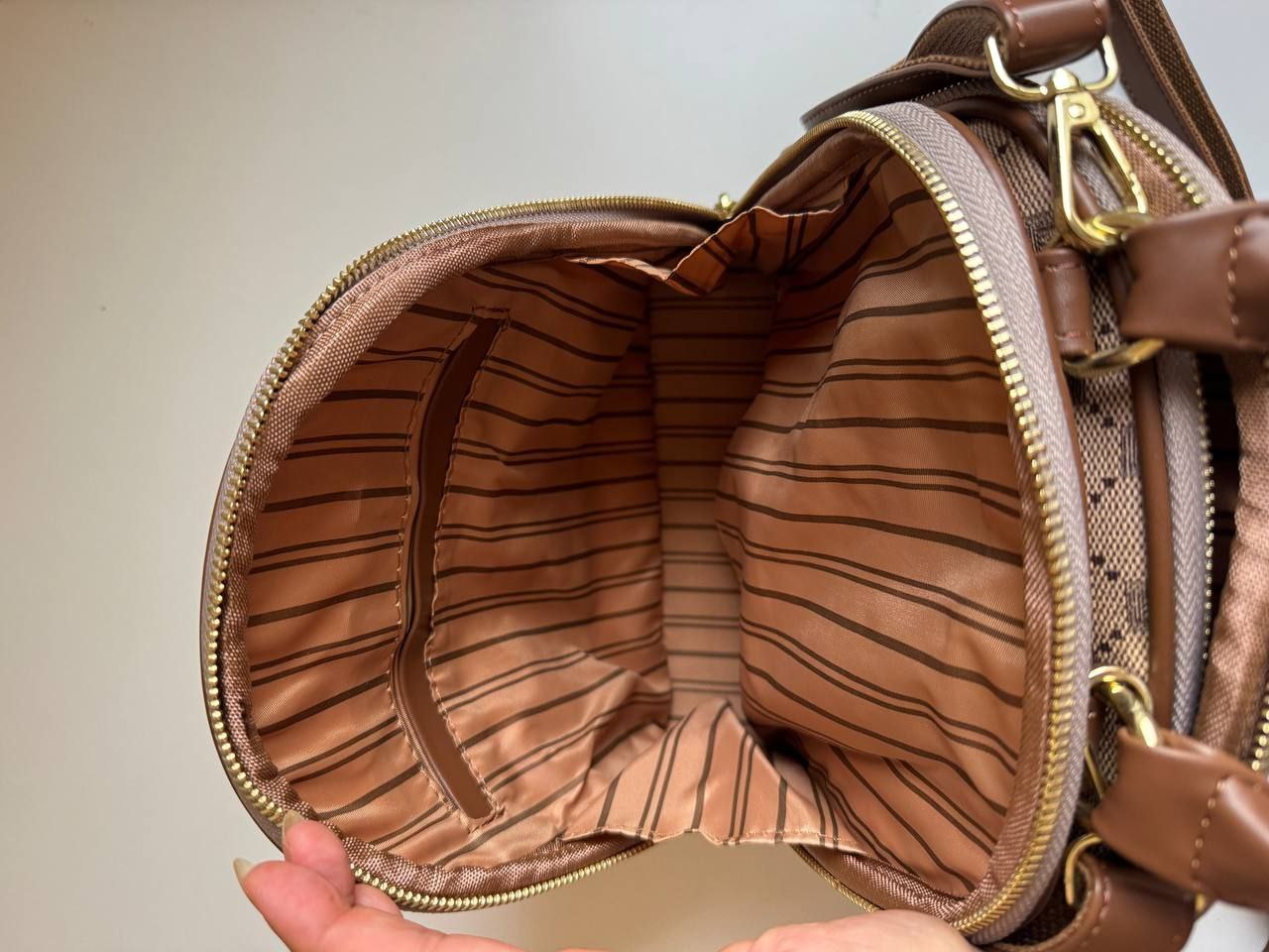 leather back bag