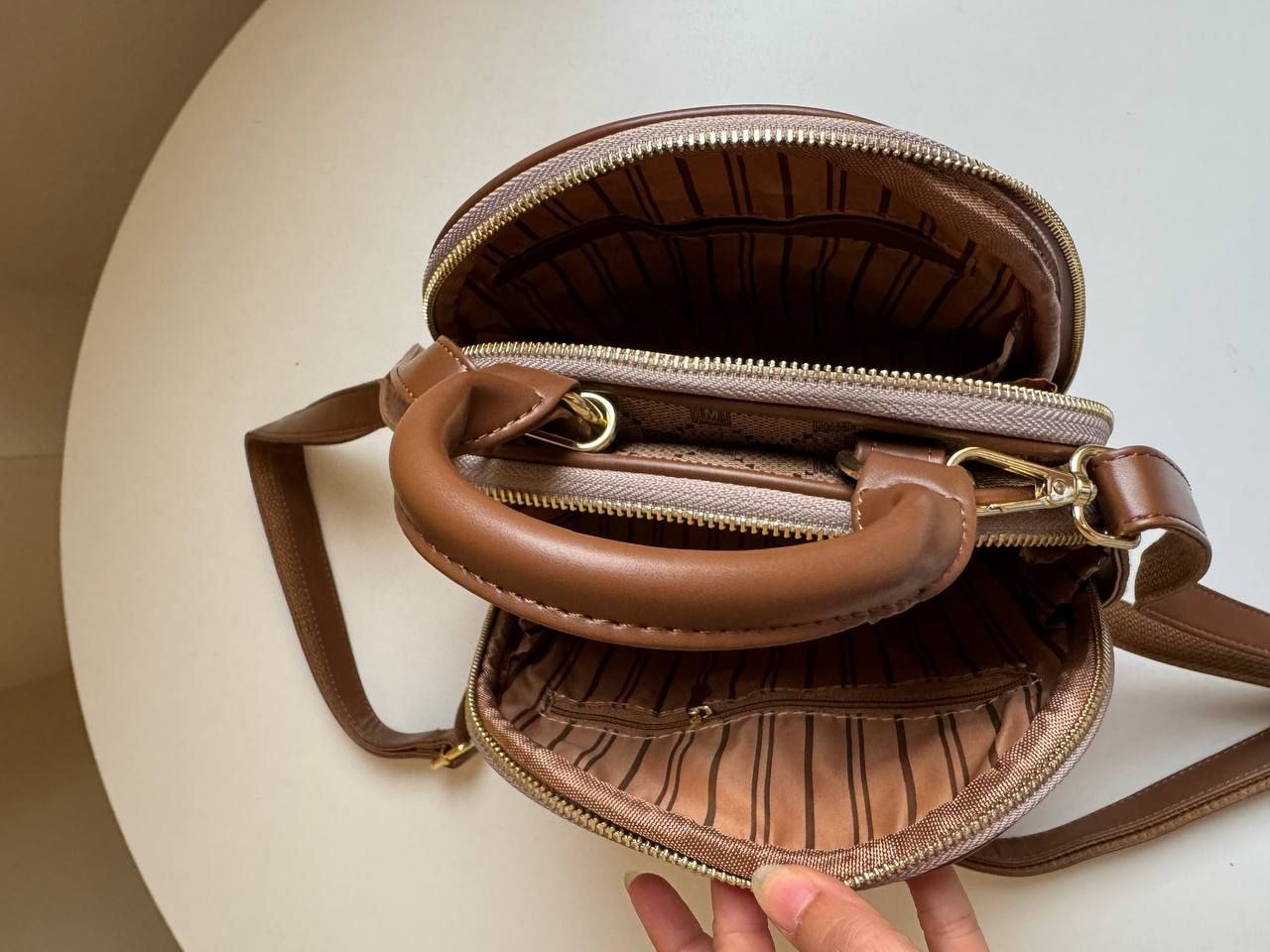 leather back bag