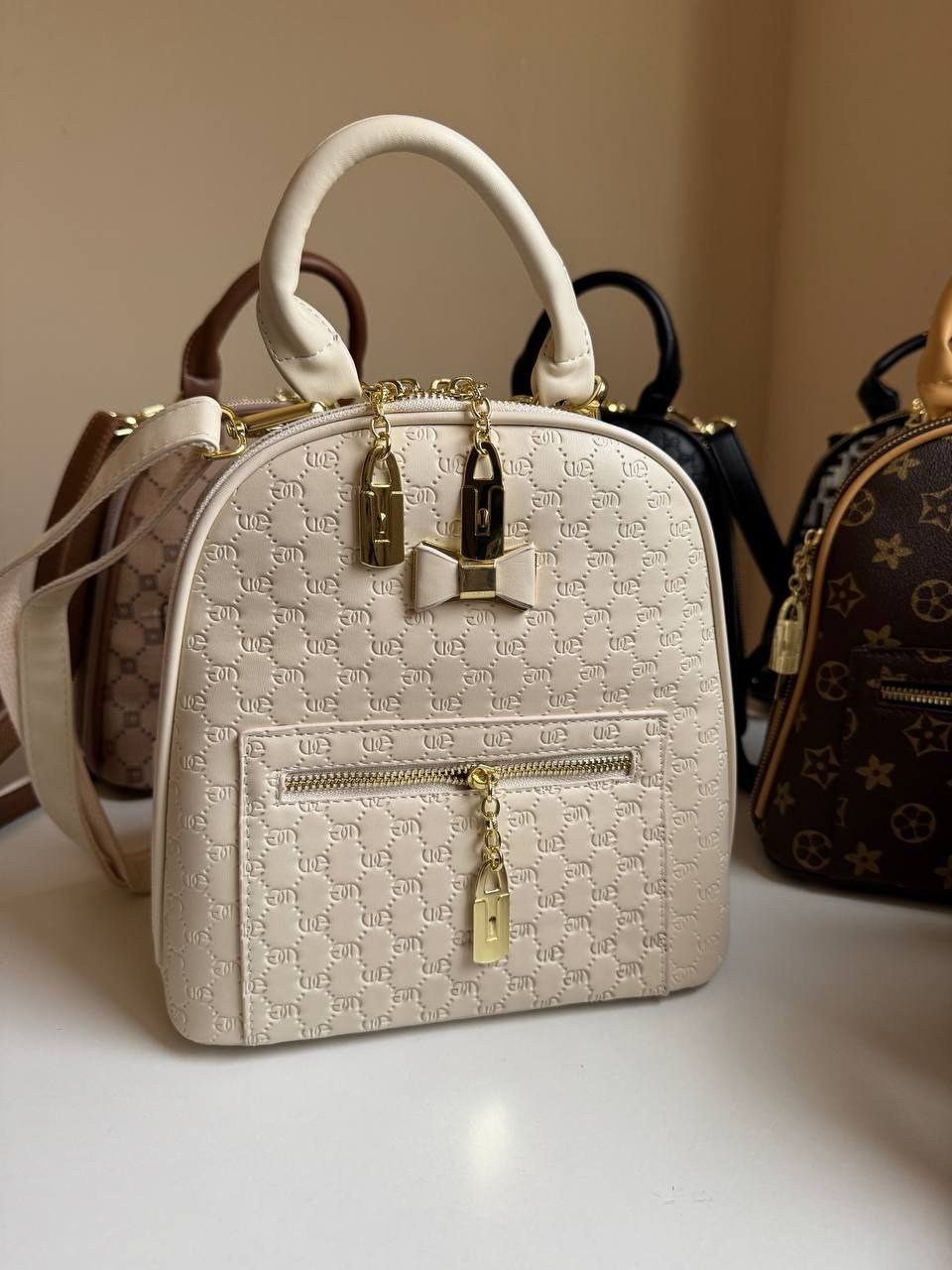 leather back bag