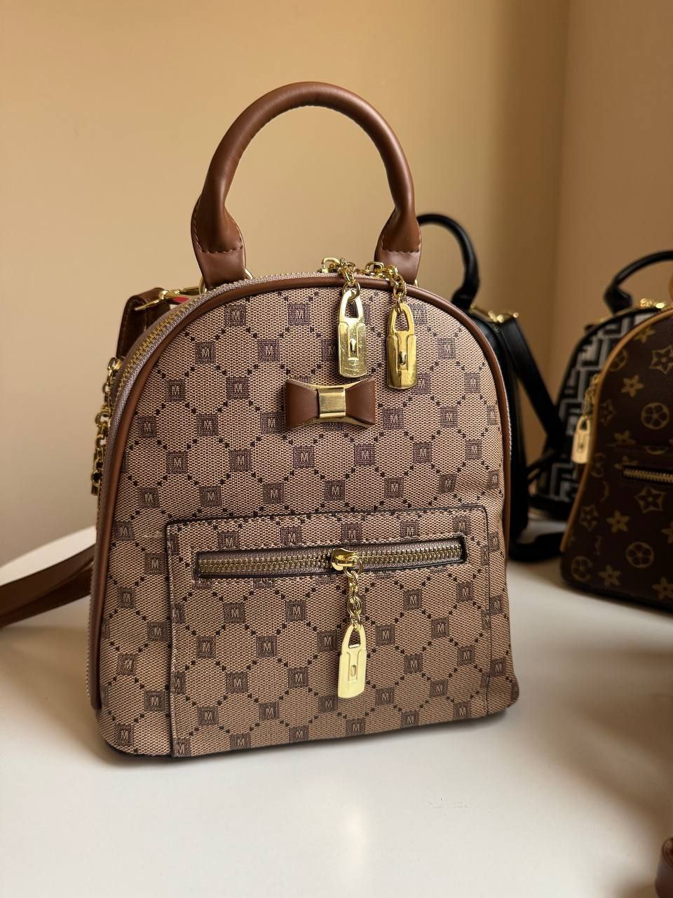 leather back bag