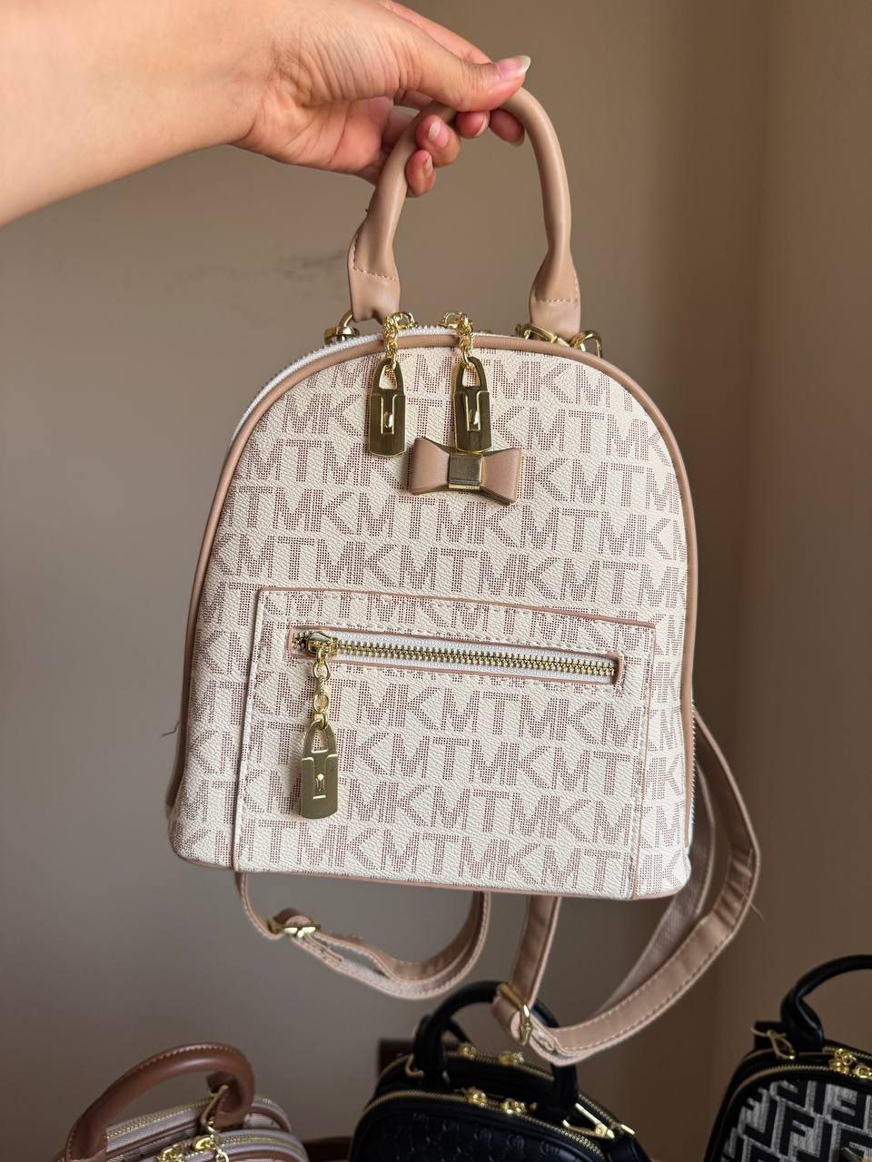 leather back bag