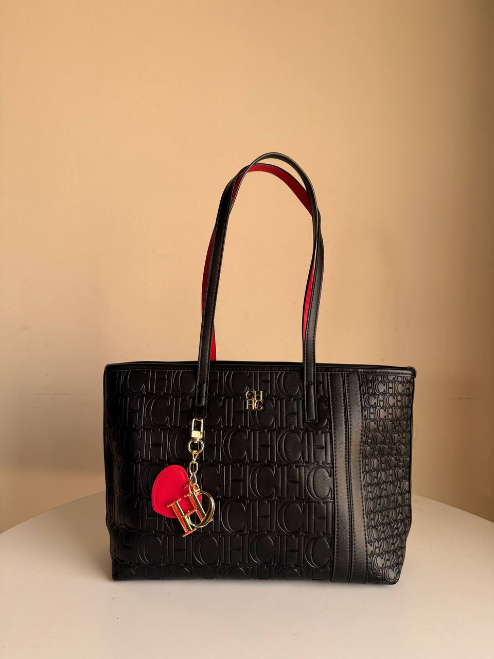 Carolina Herrera shoulder 1