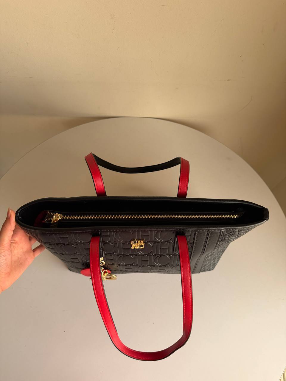 Carolina Herrera shoulder 1