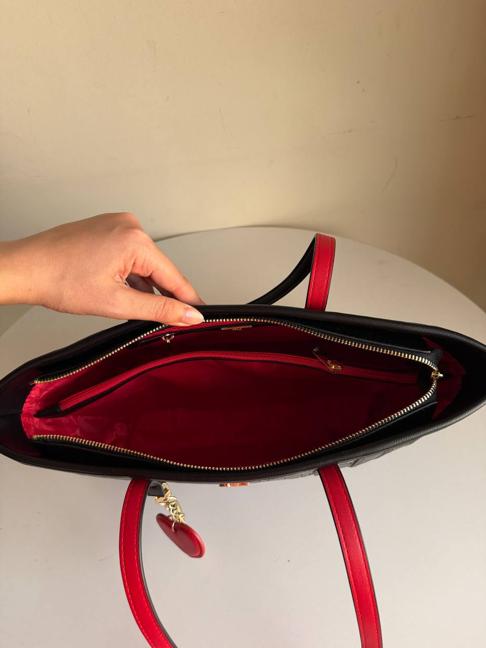 Carolina Herrera shoulder 1