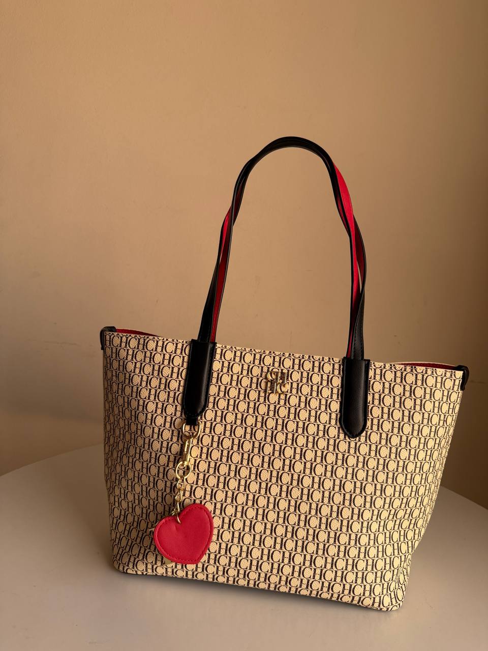 Carolina Herrera shoulder 2