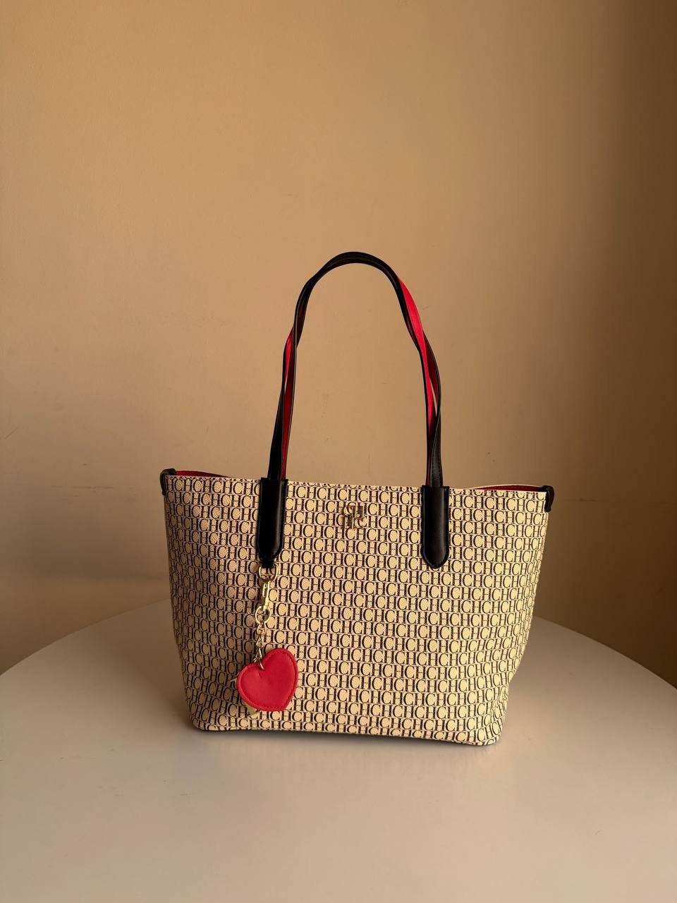 Carolina Herrera shoulder 2