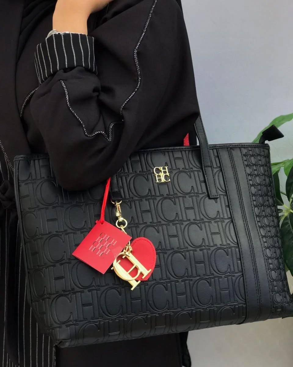 Carolina Herrera shoulder 1