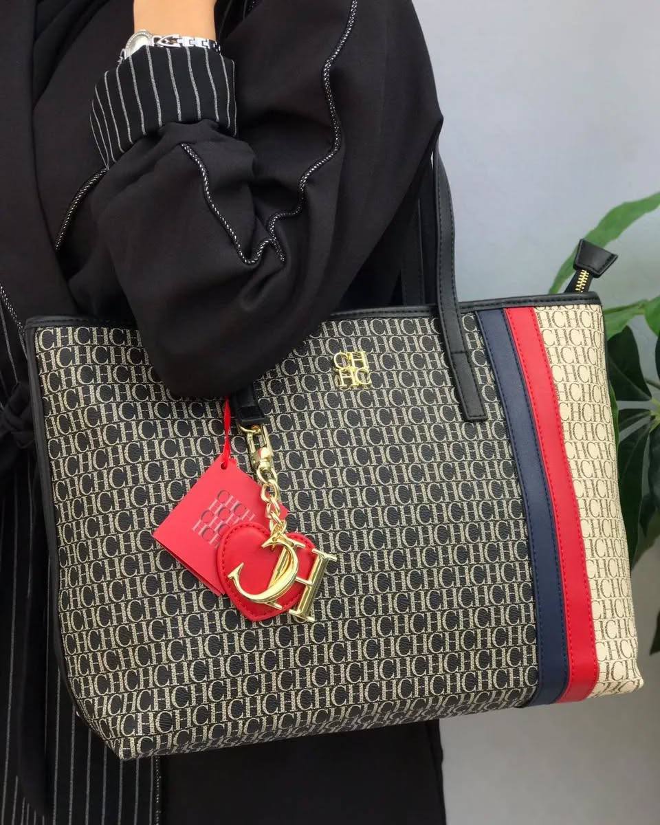 Carolina Herrera shoulder 1