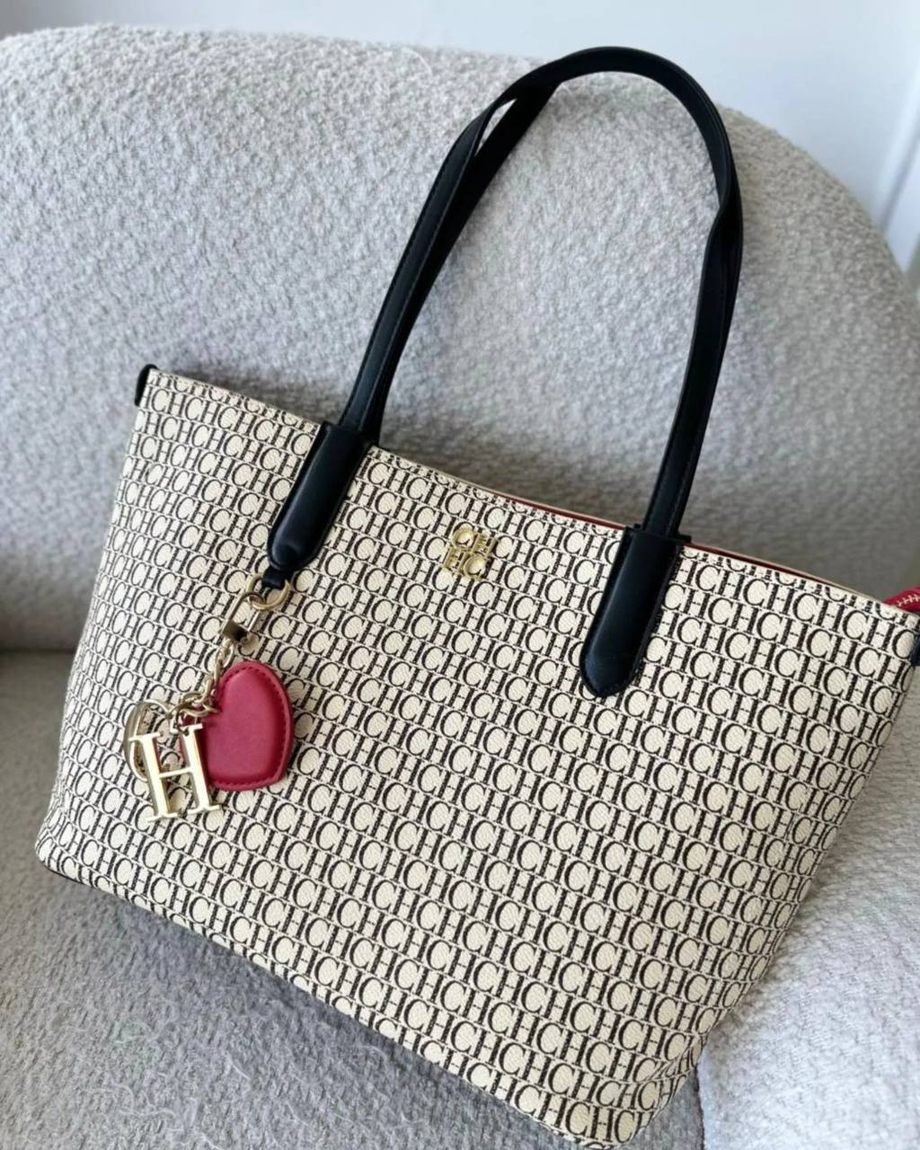 Carolina Herrera shoulder 2