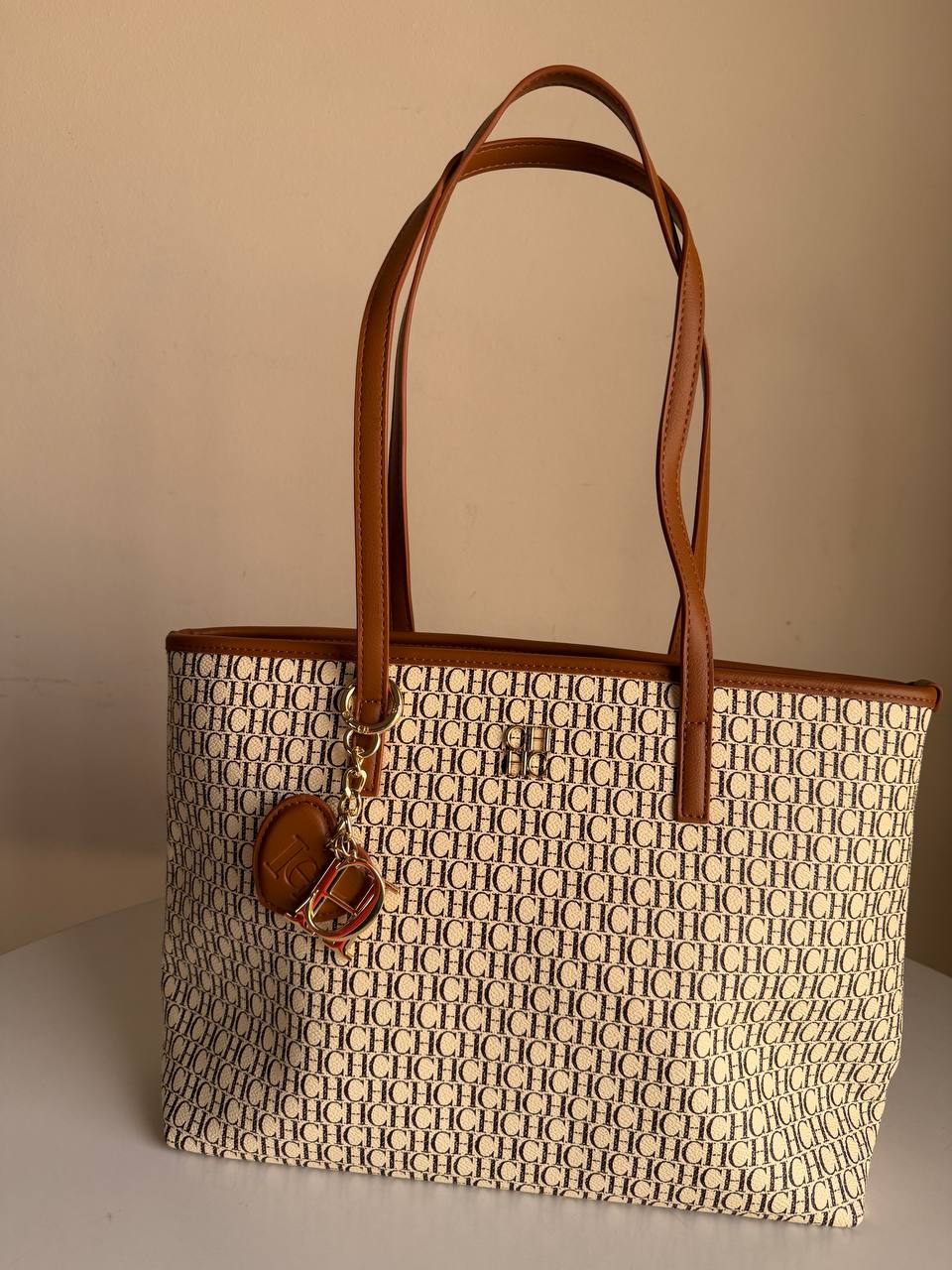 Carolina Herrera shoulder 3