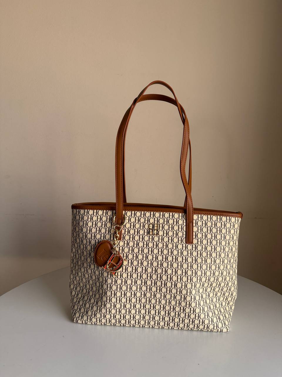 Carolina Herrera shoulder 3
