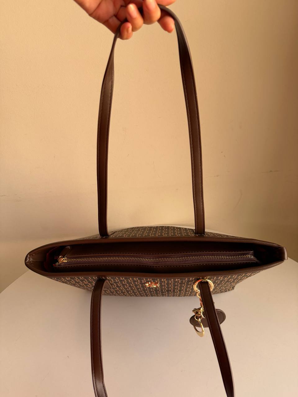 Carolina Herrera shoulder 3