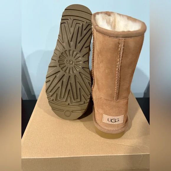 UGG Classic Short II