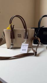 Min min tote bag