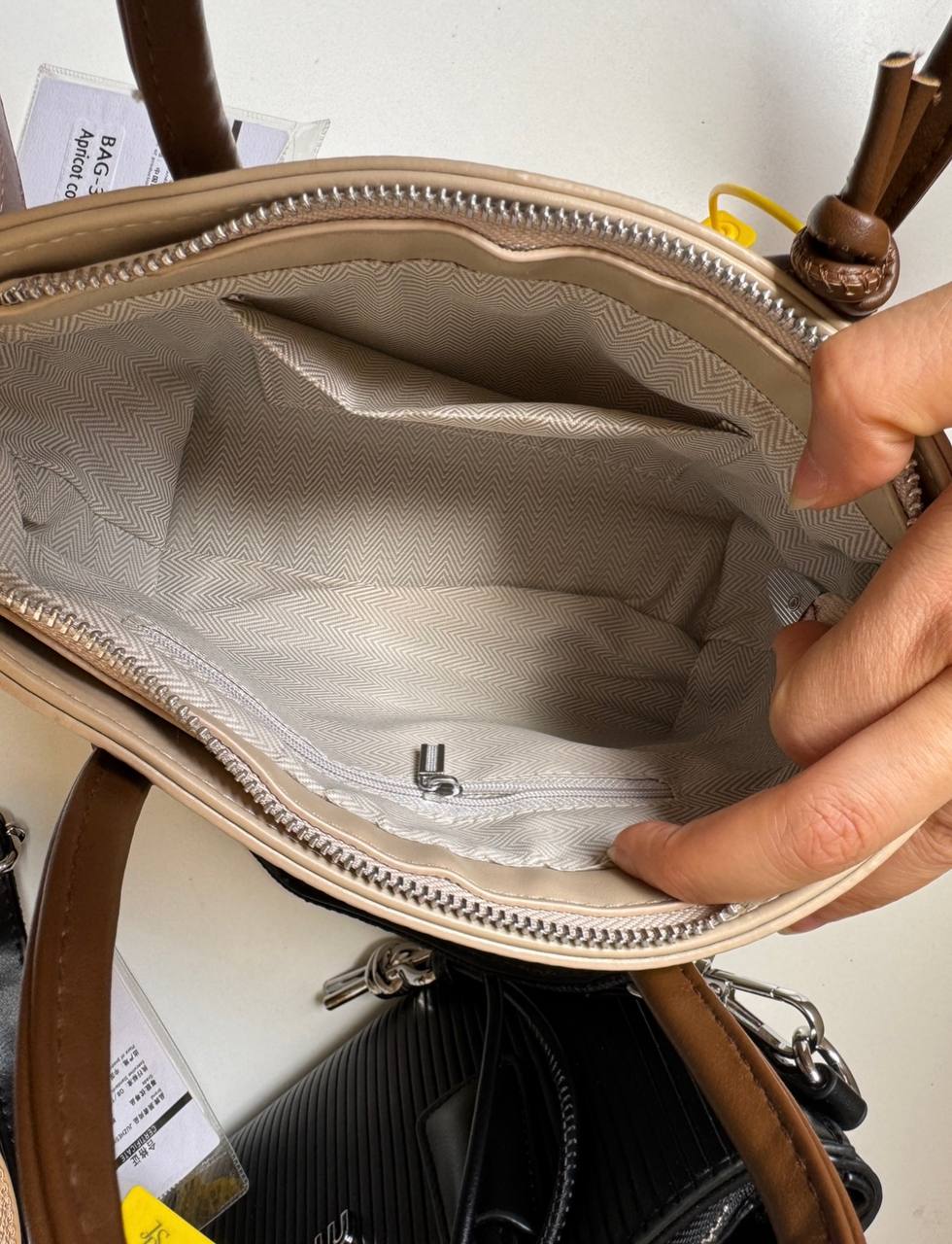 Min min tote bag