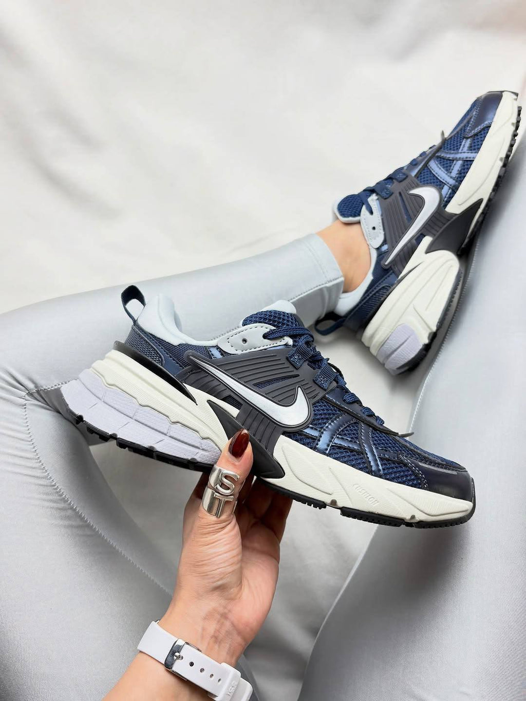 Nike V2k Run Obsidian Wolf Gray