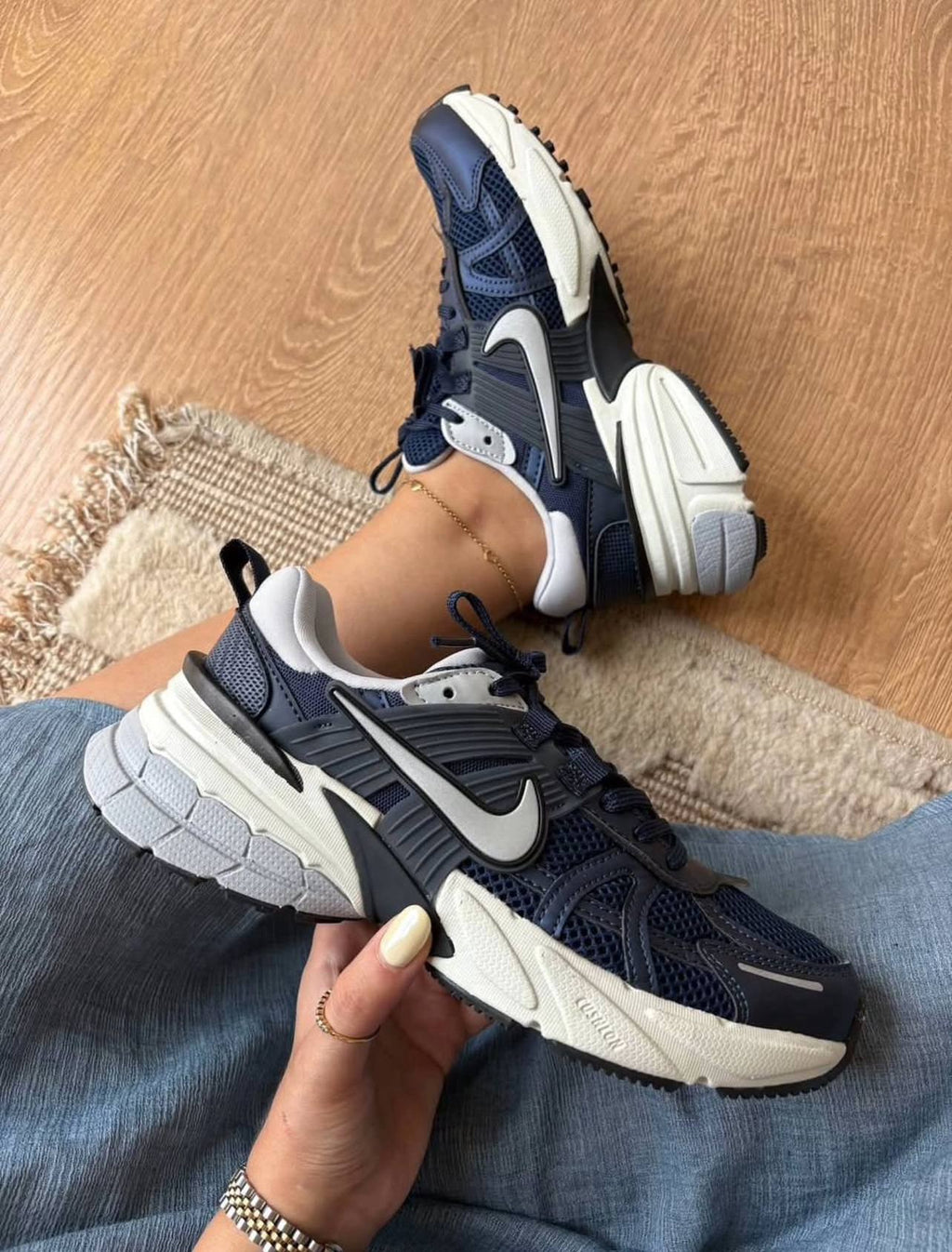 Nike V2k Run Obsidian Wolf Gray