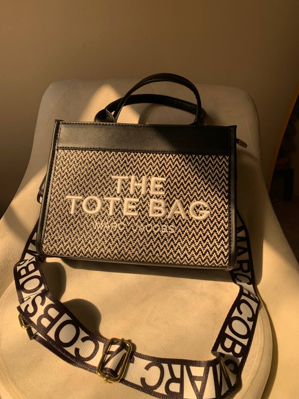 The tote bag by Marc Jacobs