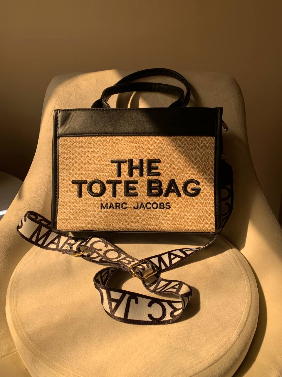 The tote bag by Marc Jacobs