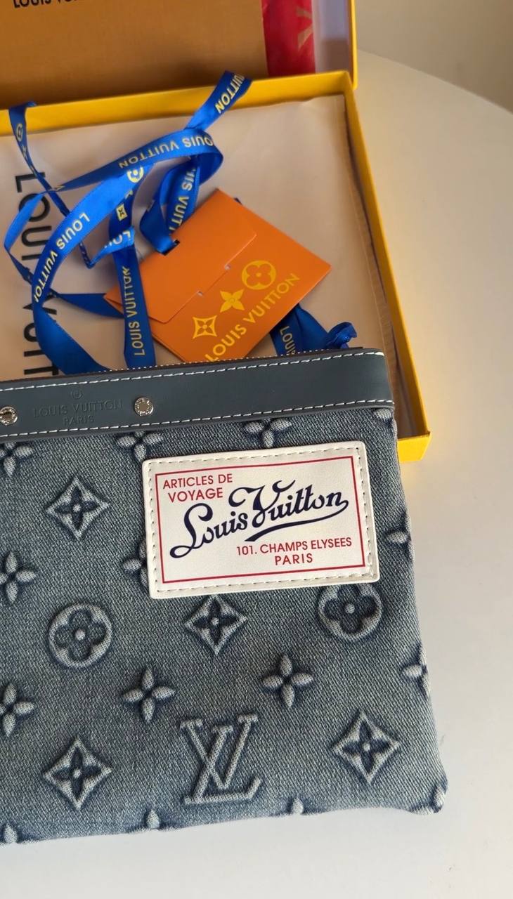 Lv  pochette to go