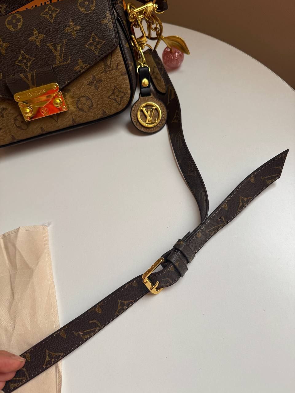 Louis Vuitton Pochette metis bag