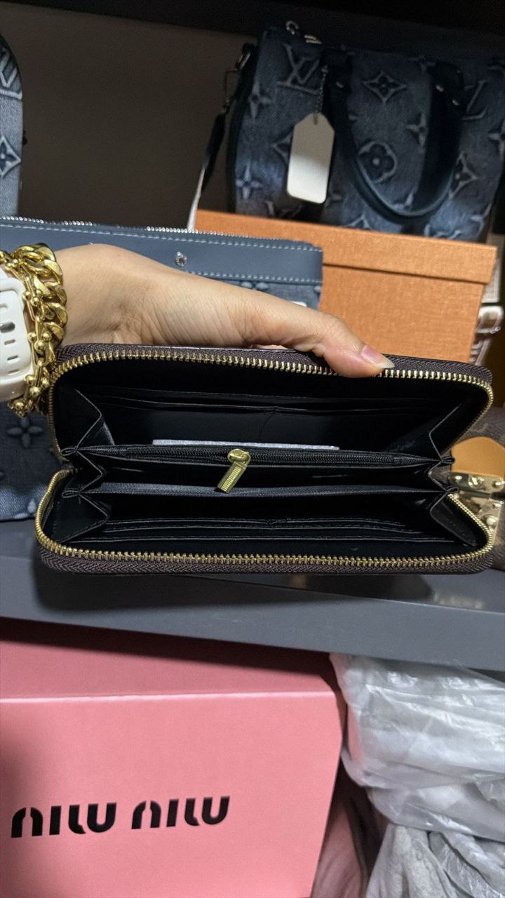 Lv Zippy wallet