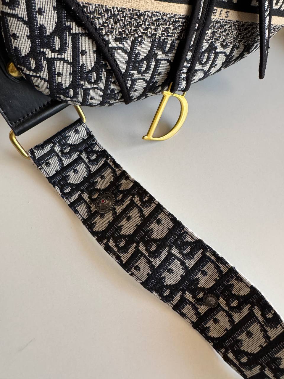 Dior saddle oblique embroidery