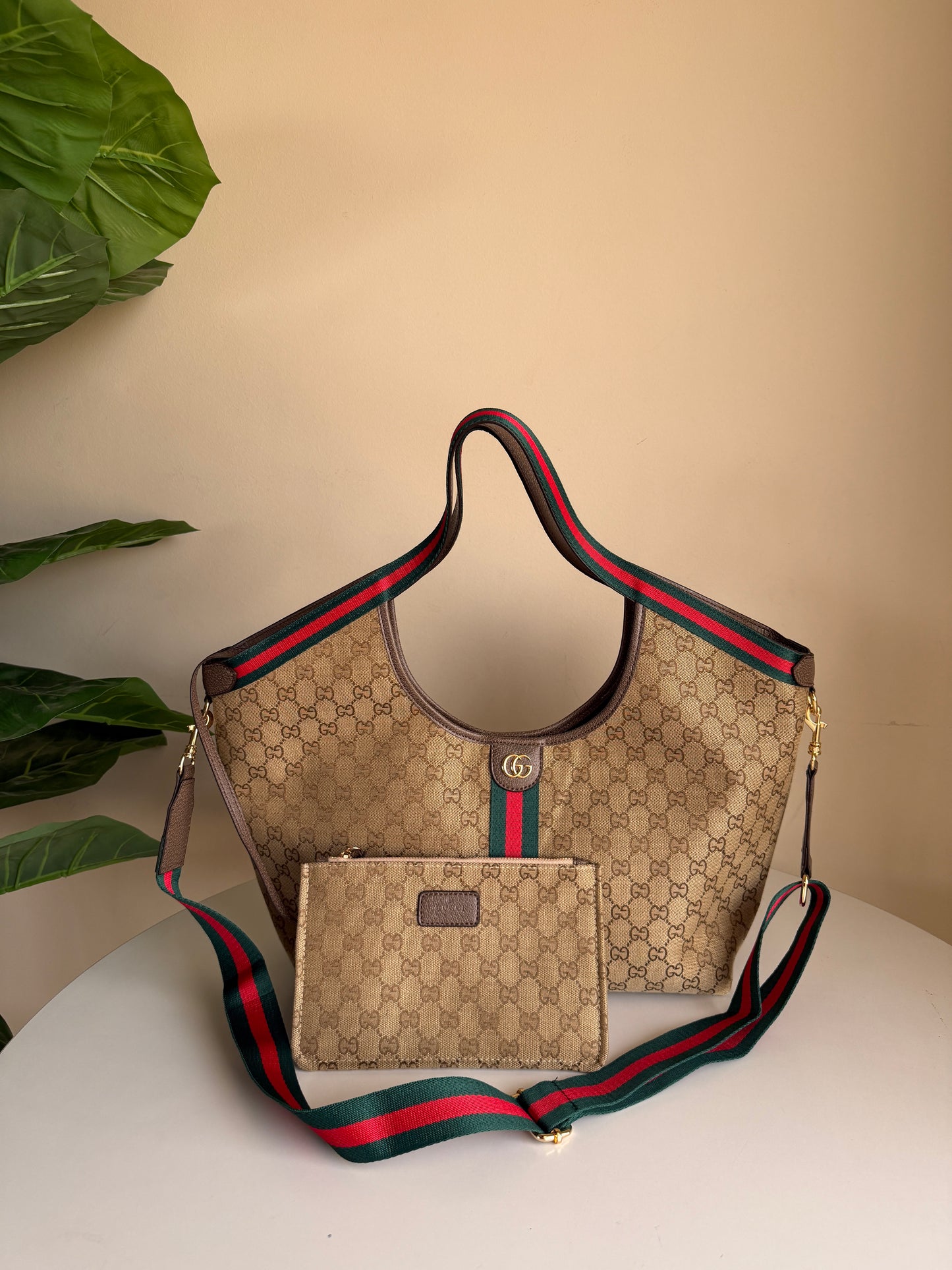Gucci tote bag with wallet