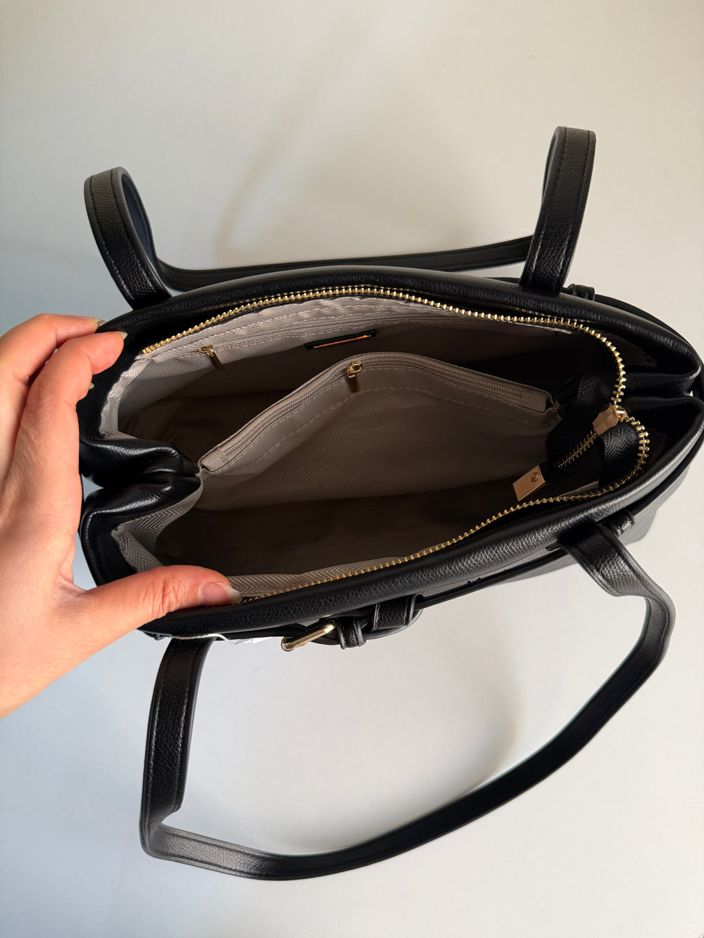Aldo built shoulder bag
