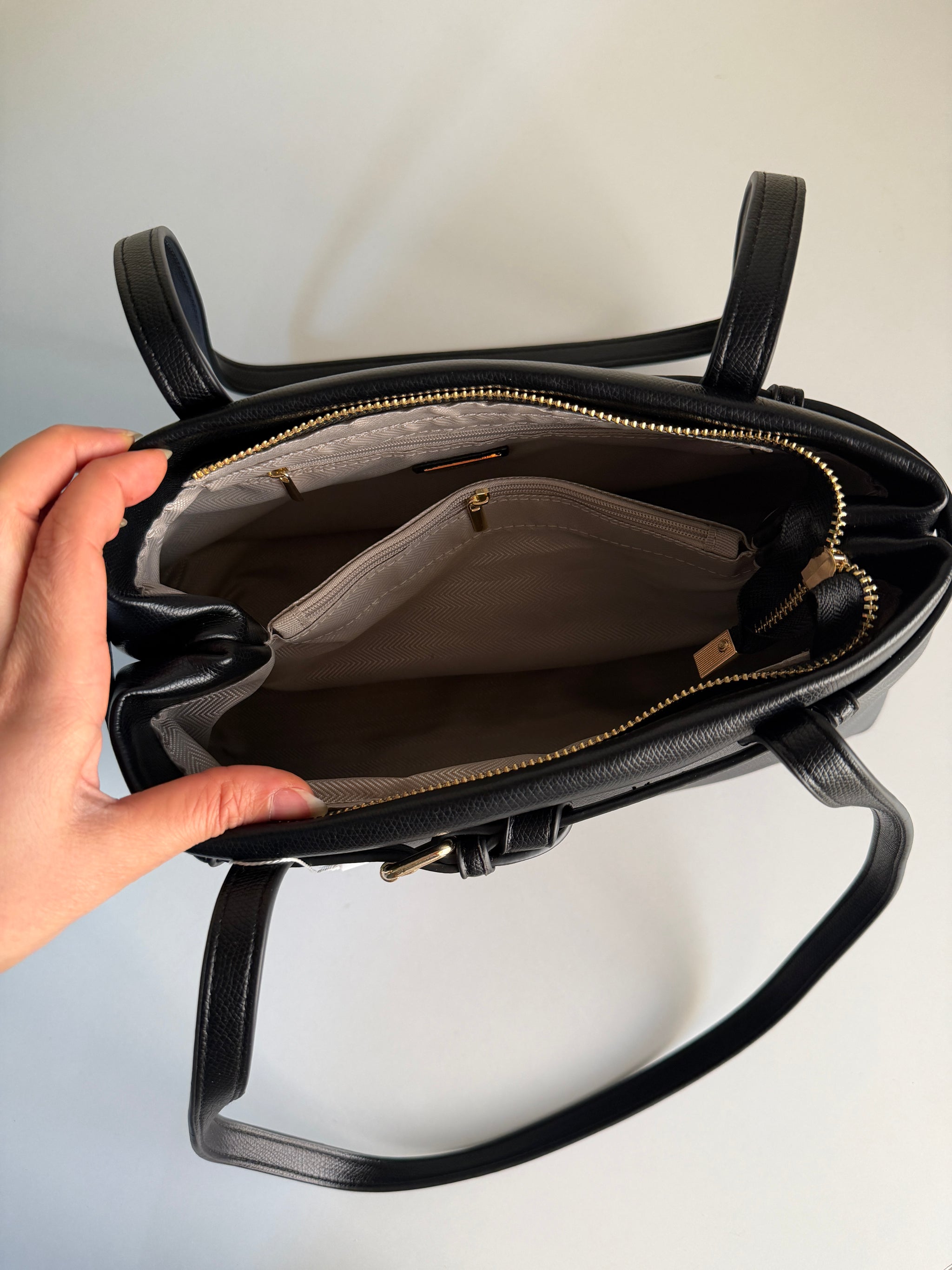 Aldo built shoulder bag
