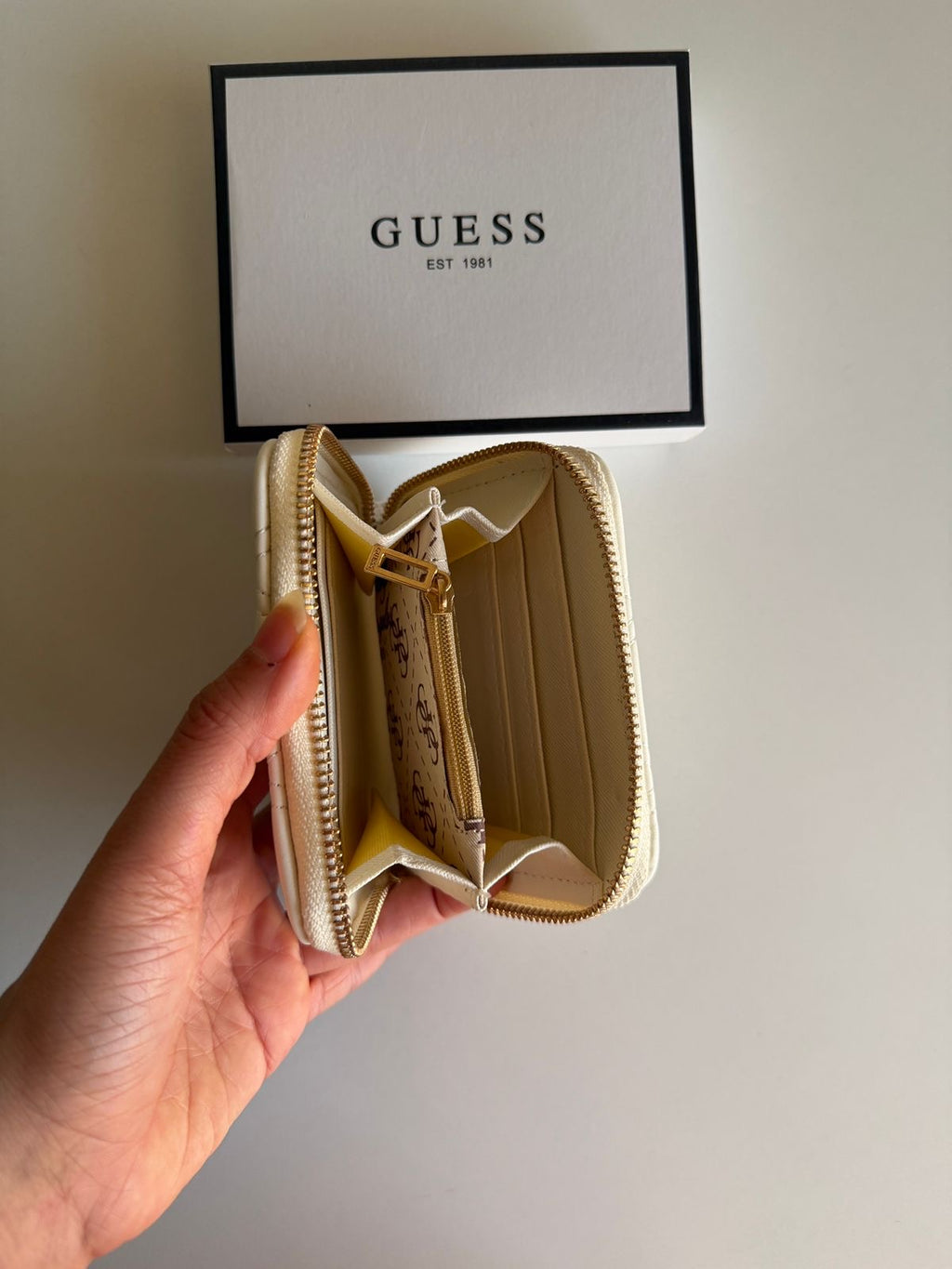 Guess mini wallet (pastel color)