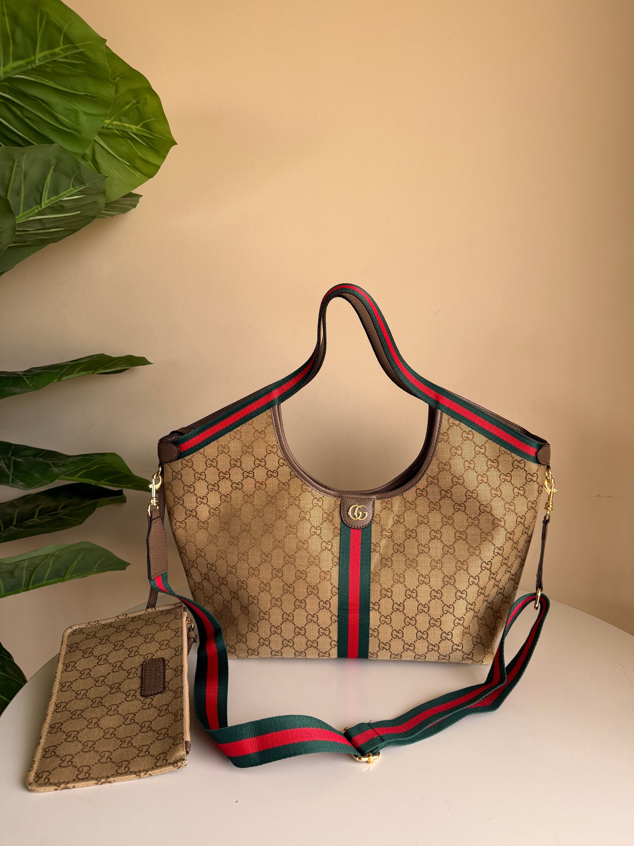 Gucci tote bag with wallet