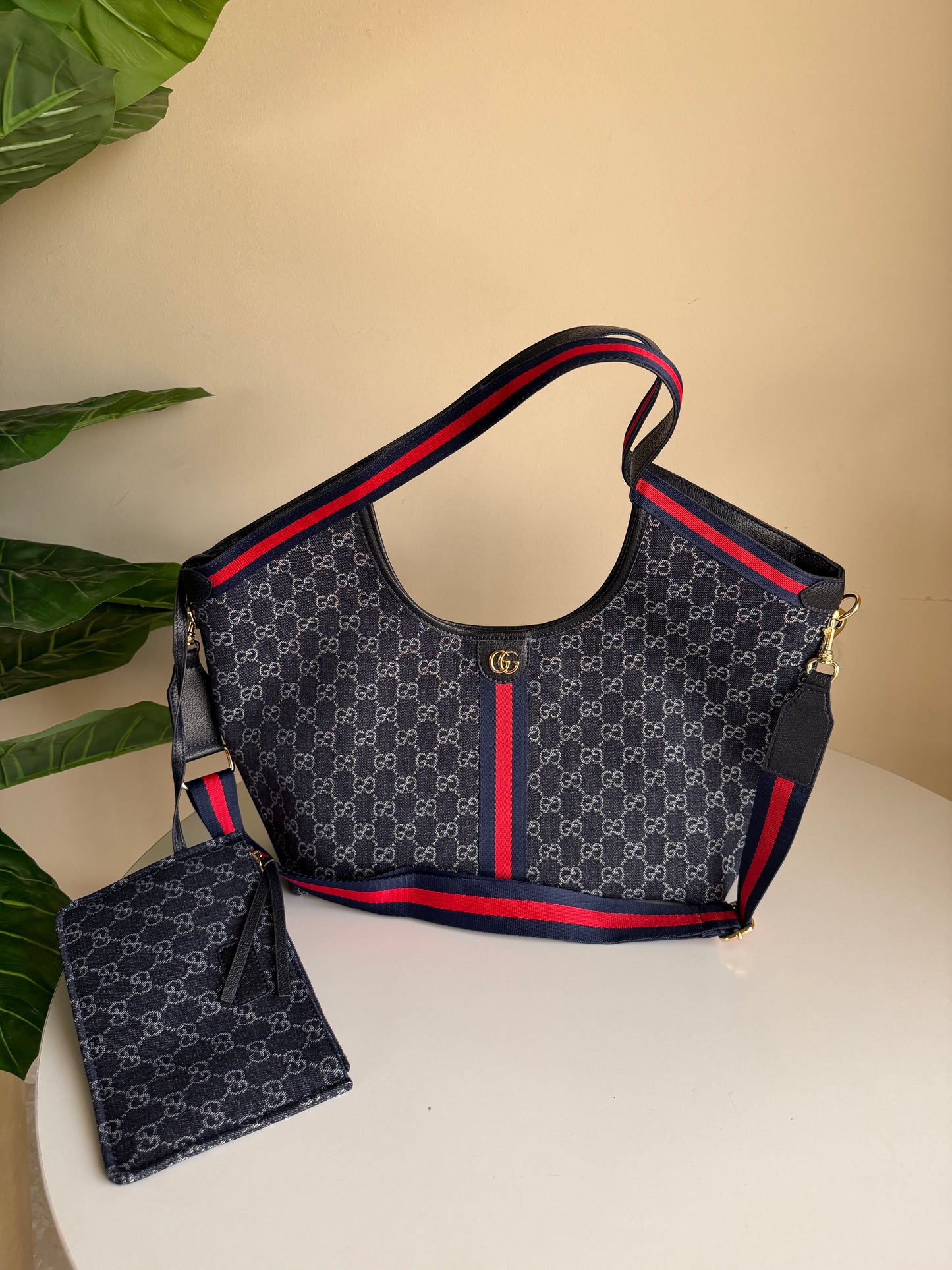 Gucci tote bag with wallet
