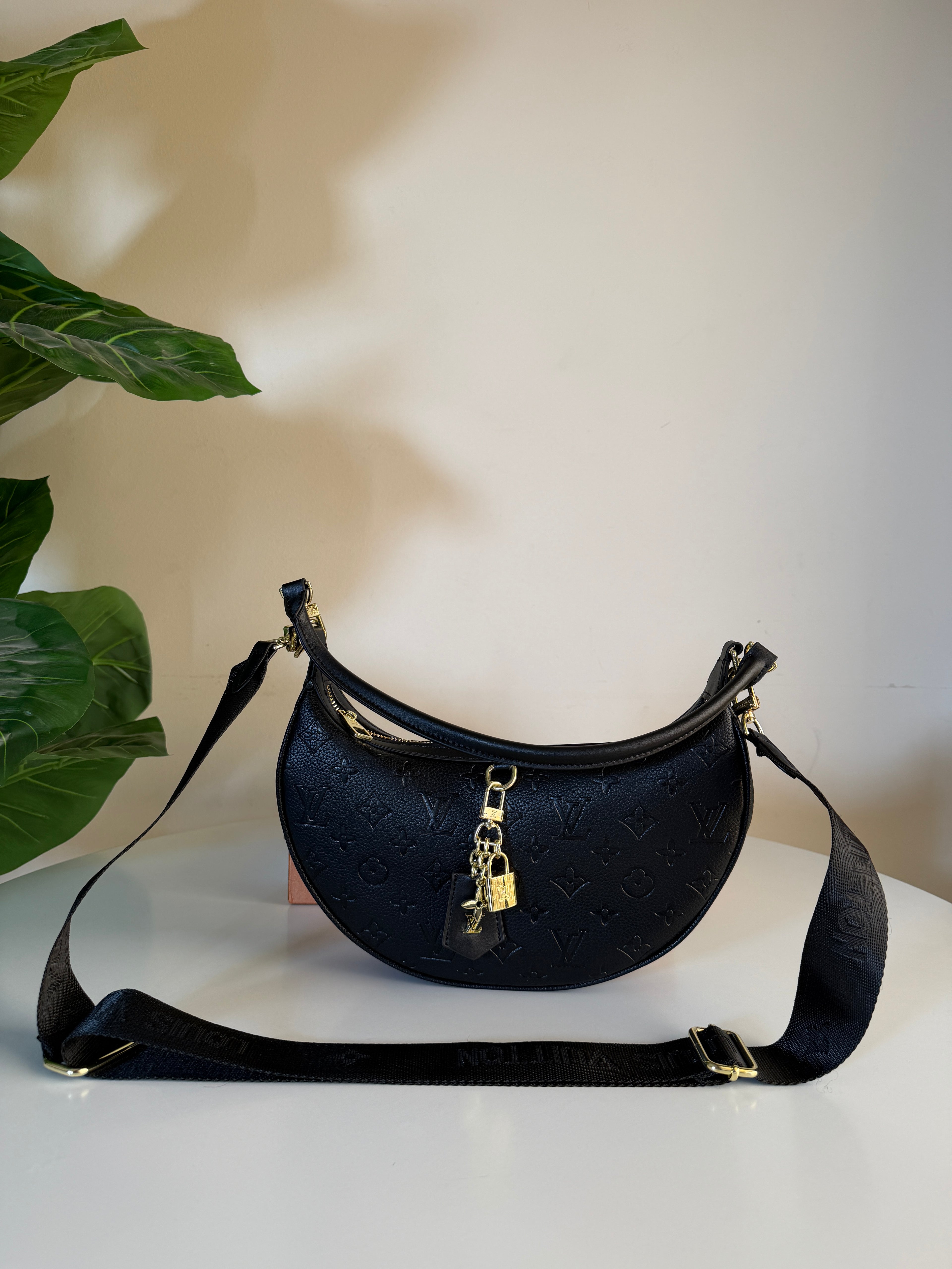 Louis Vuitton loop hobo (black)