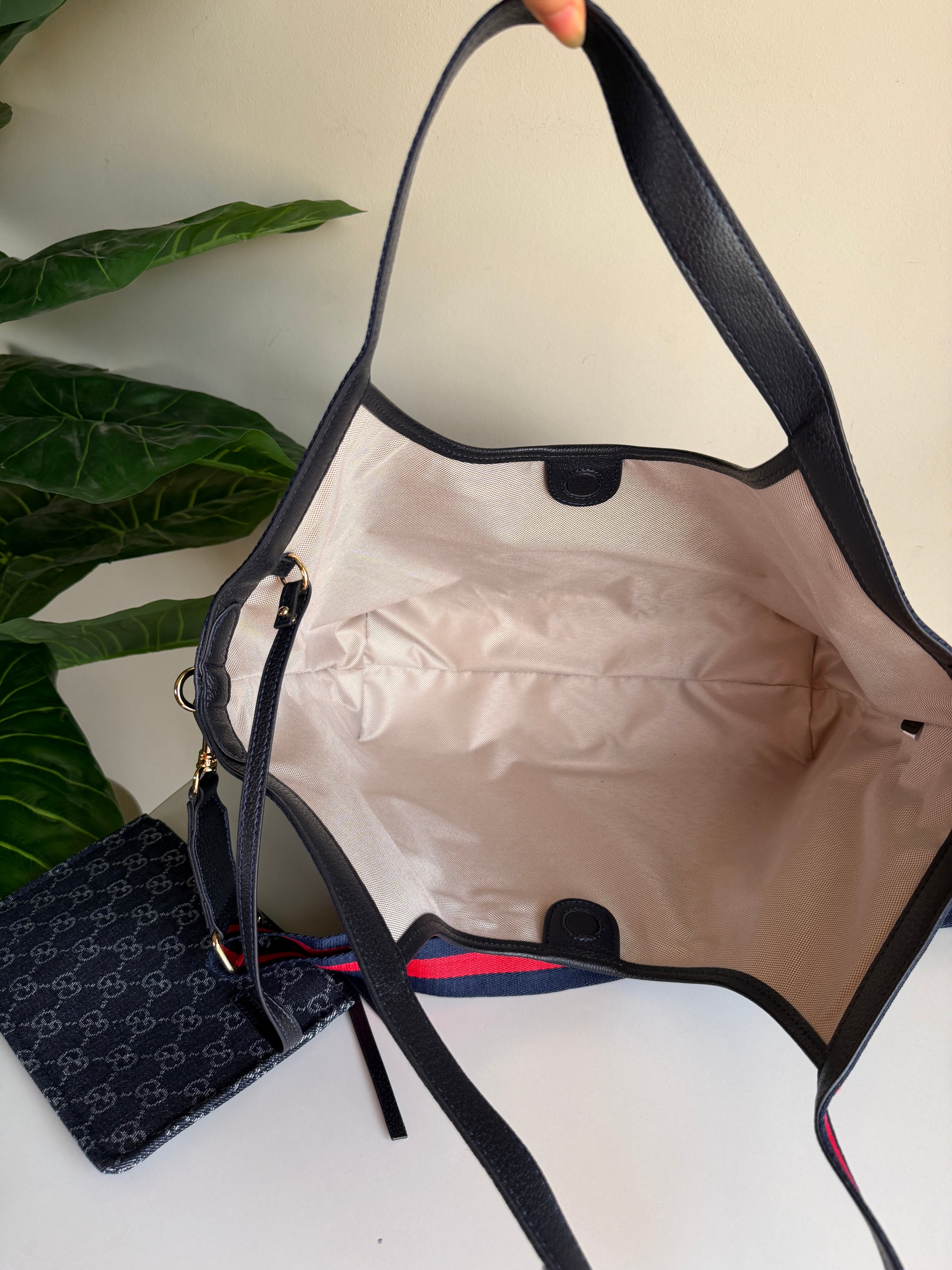 Gucci tote bag with wallet