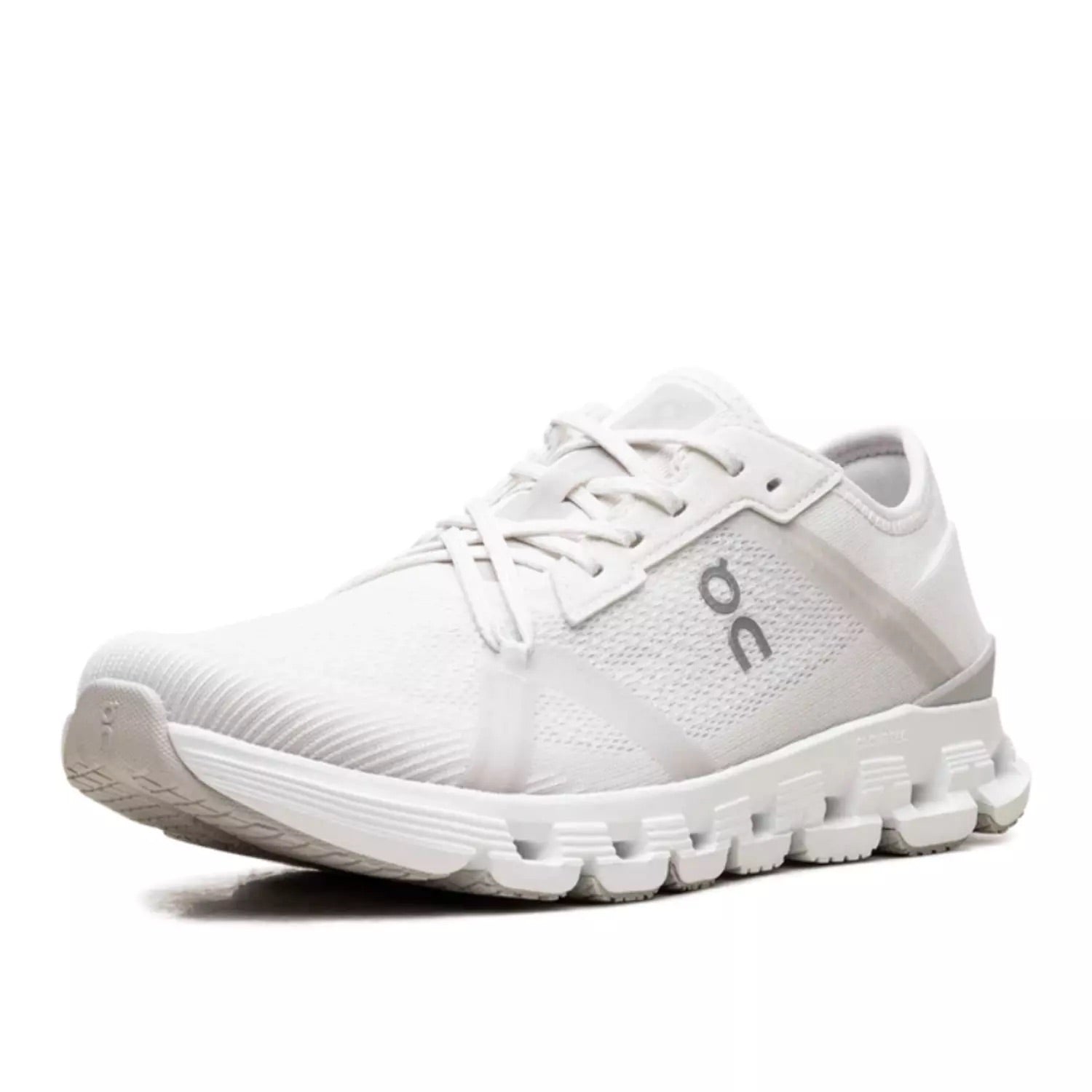 On Running Cloud X 4 AD White Wolf