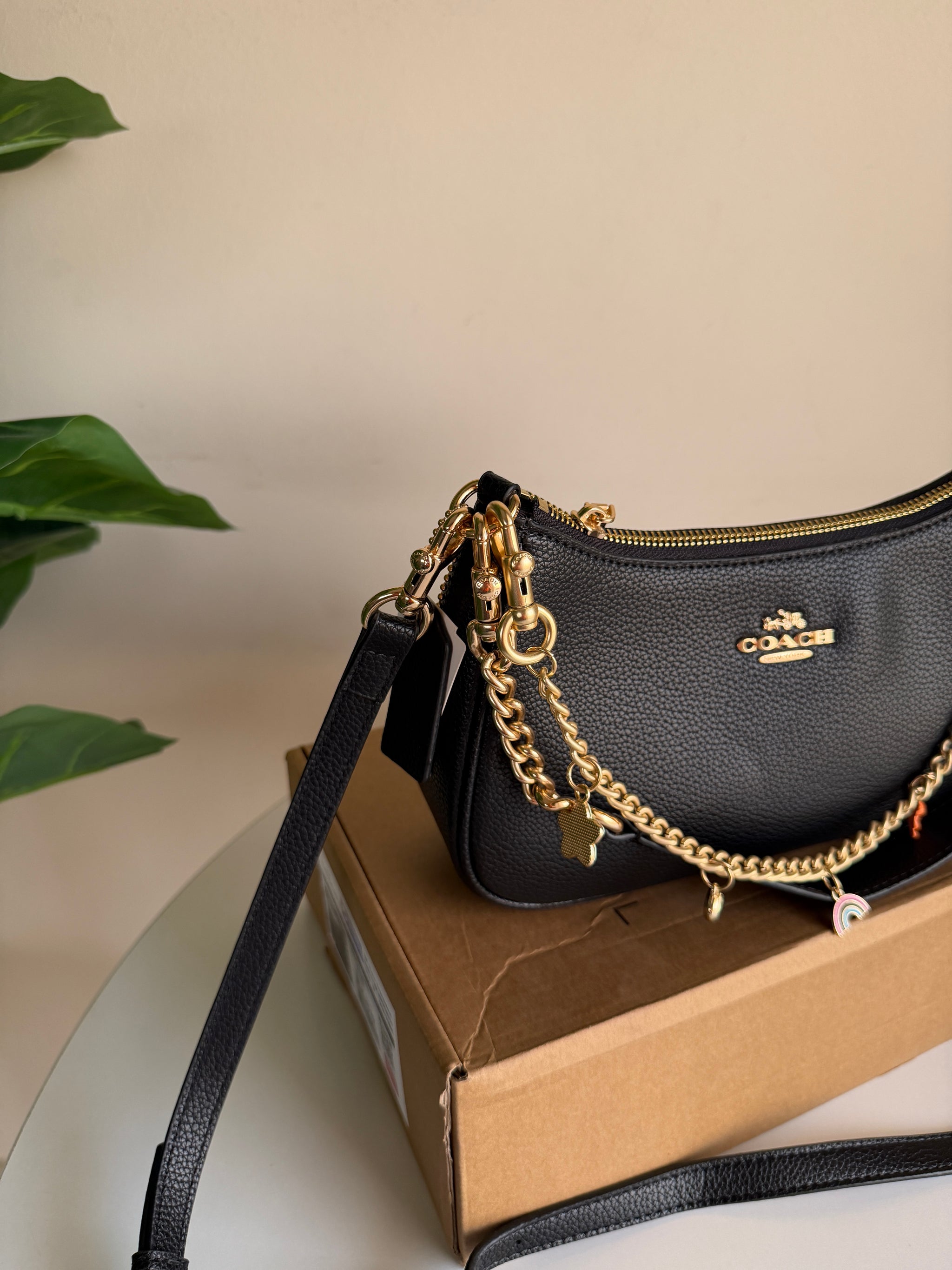 Coach teri shoulder bag with swagger chain gold