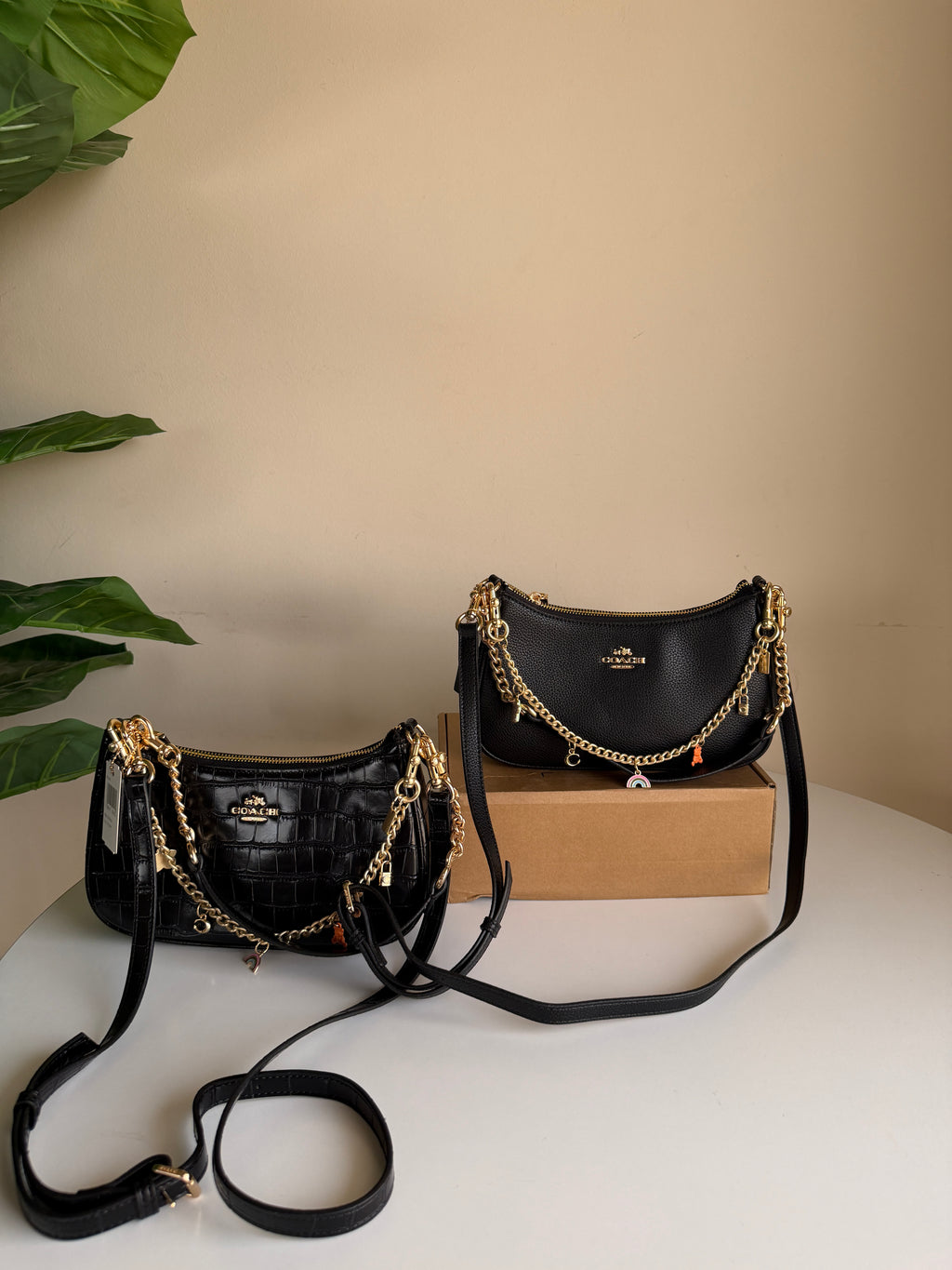 Coach teri shoulder bag with swagger chain gold