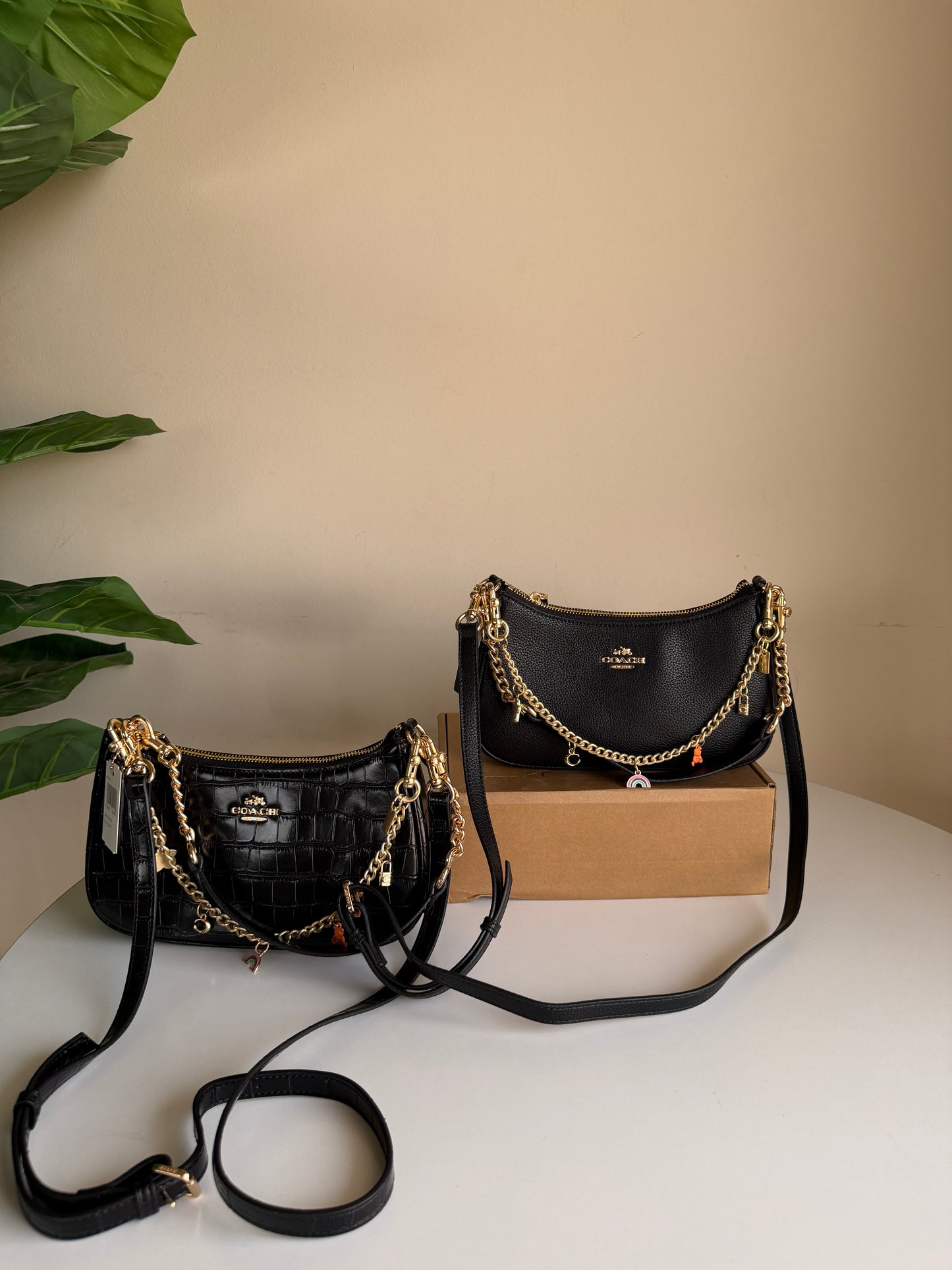Coach teri shoulder bag with swagger chain gold
