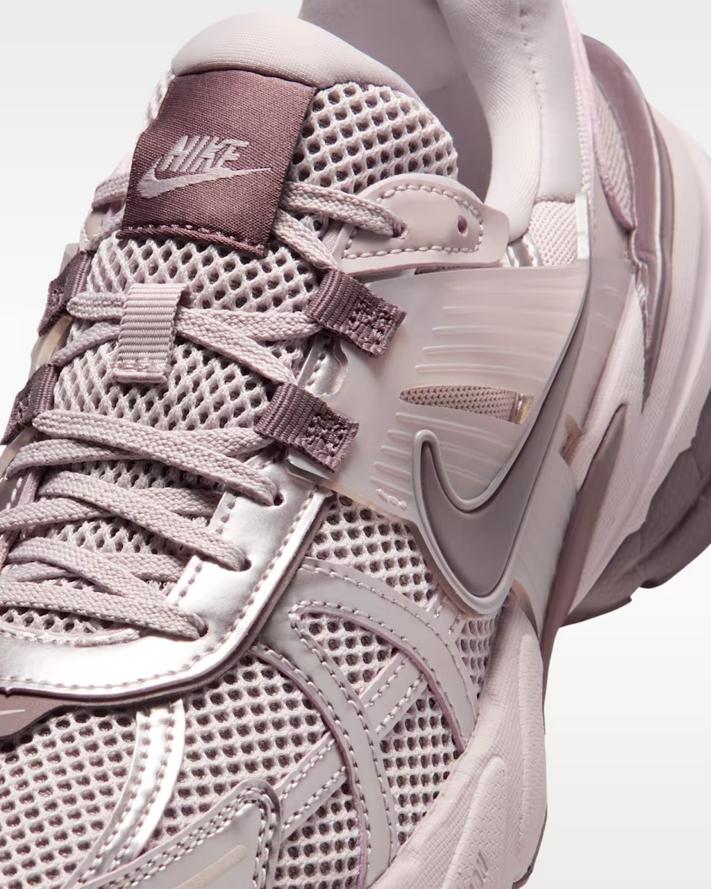 Nike V2K Run metalic pink