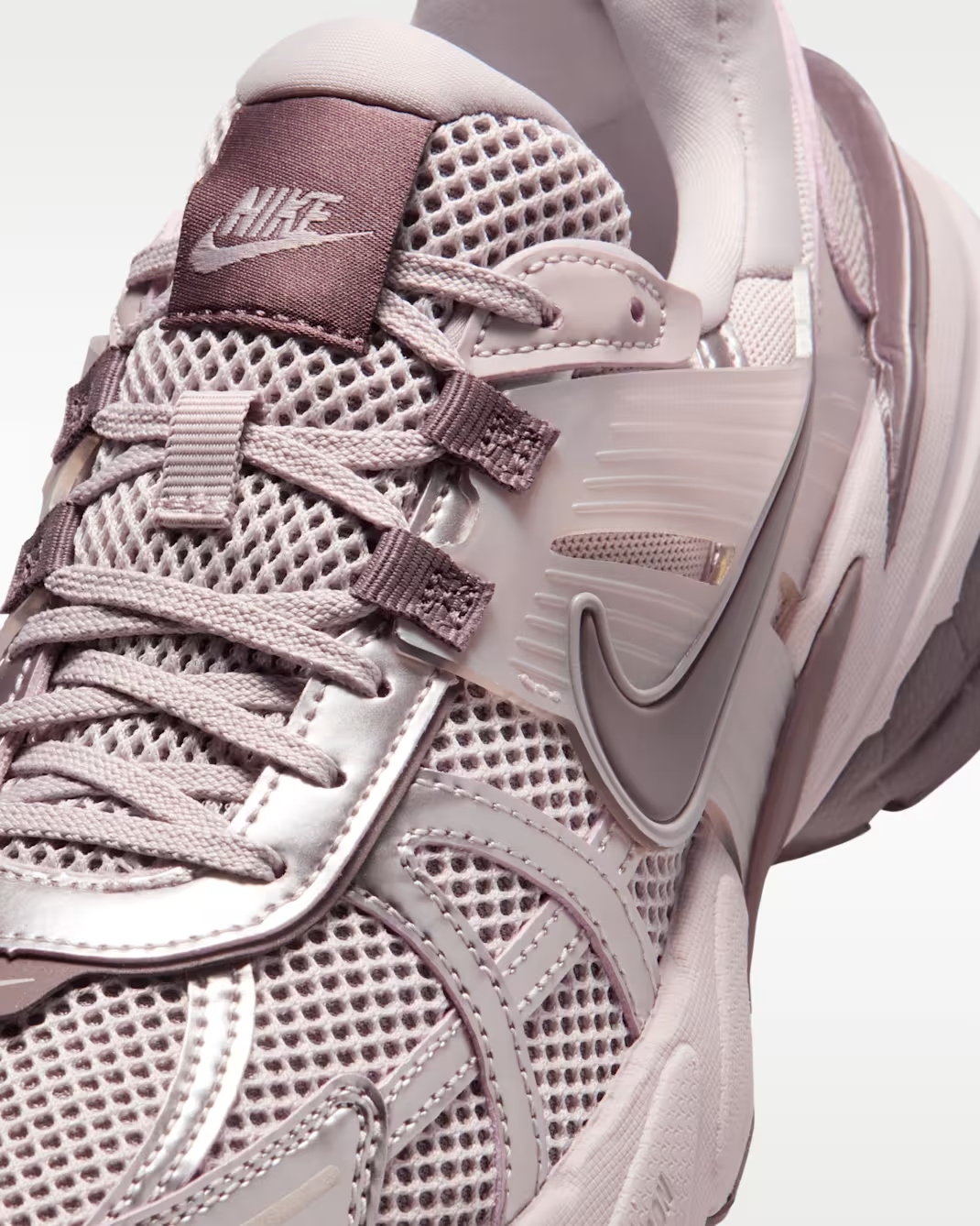 Nike V2K Run metalic pink