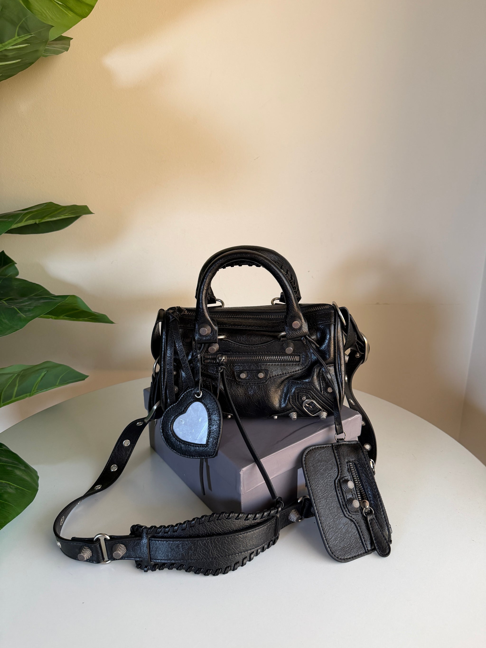 Nike Mind002-black + Balanciaga Neo Cagole bag black