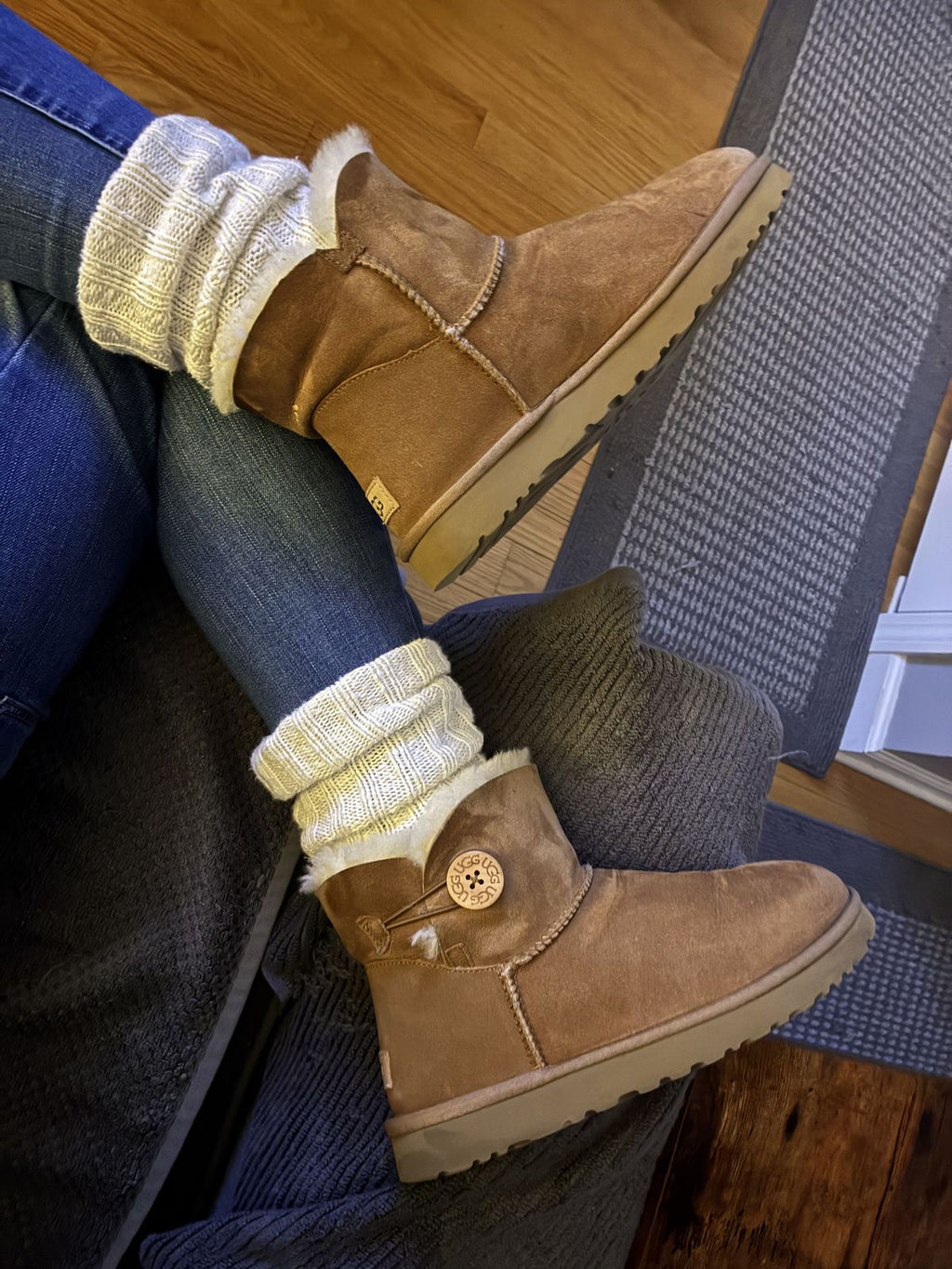 UGG Bailey Button II – Chestnut