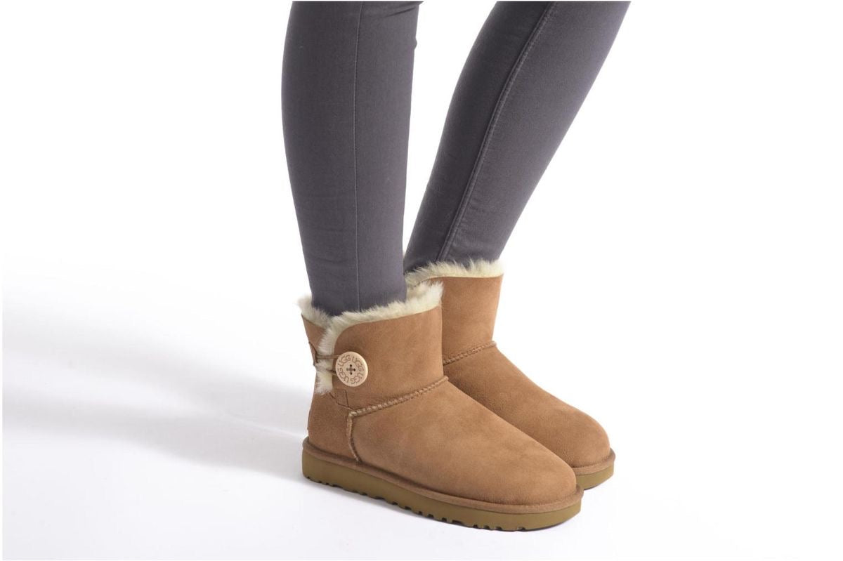 UGG Bailey Button II – Chestnut