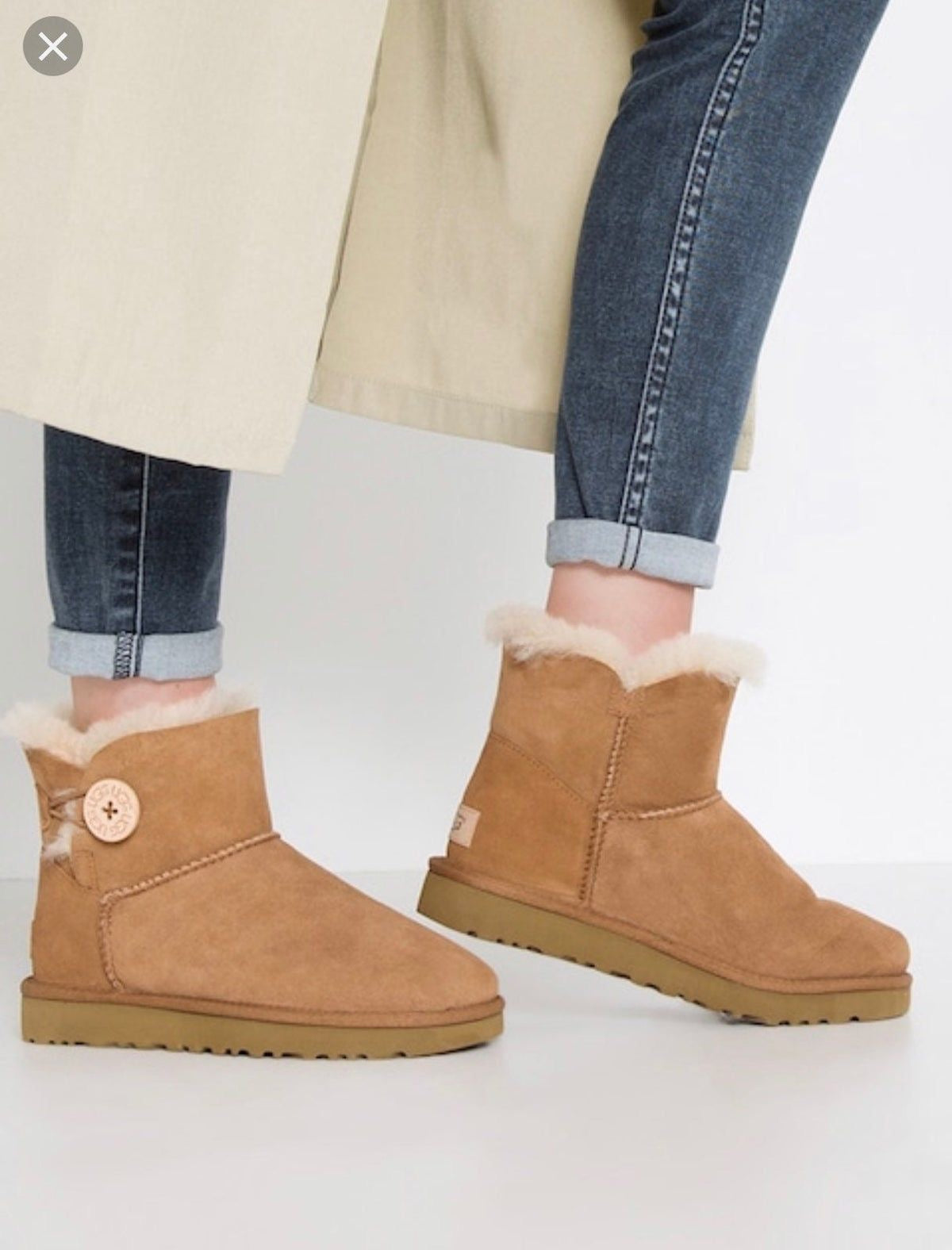 UGG Bailey Button II – Chestnut